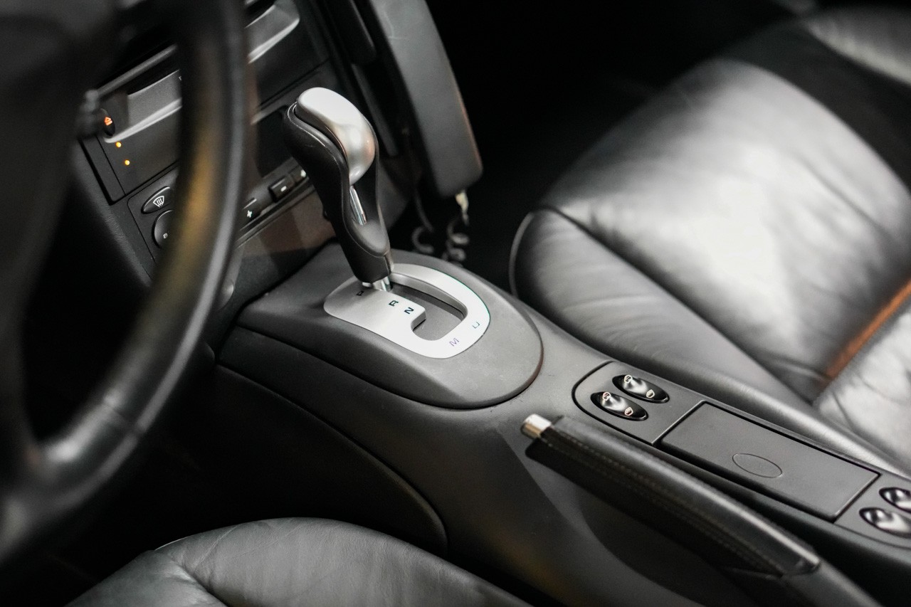 PORSCHE 911 Turbo-image-28