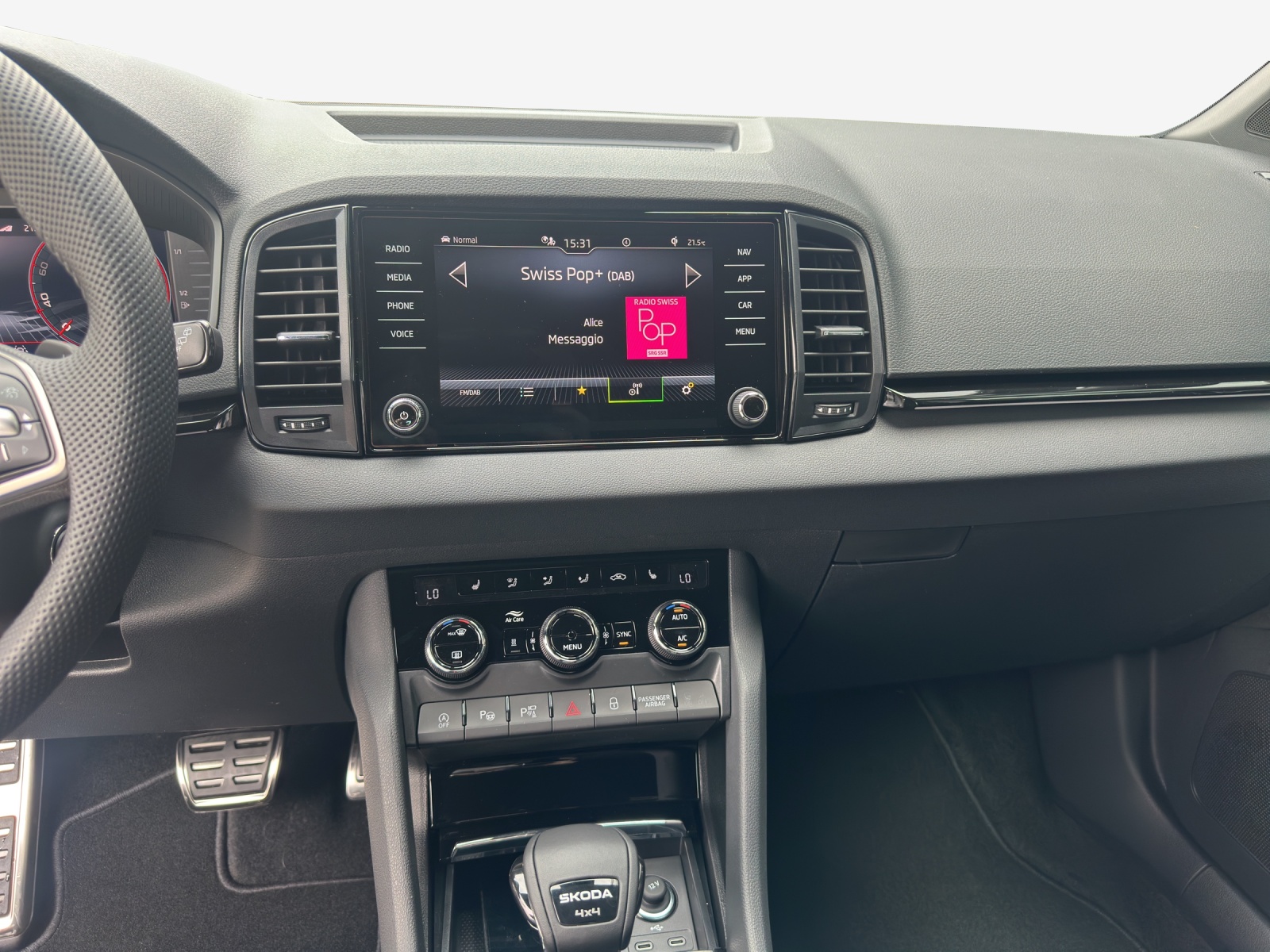 SKODA Karoq 2.0 TSI SportLine 4x4 DSG-image-10