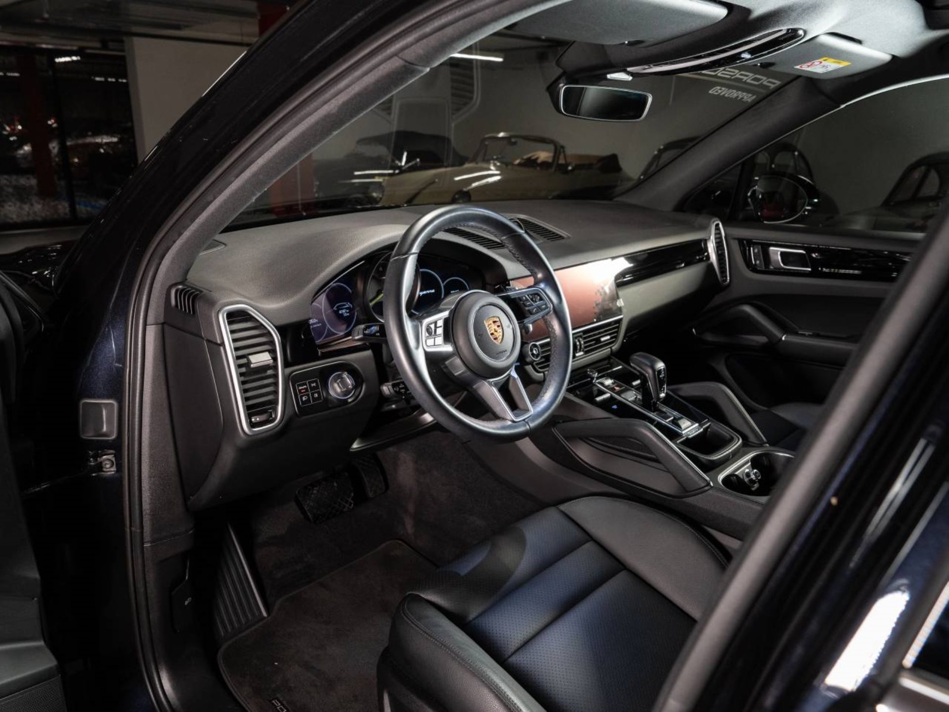 PORSCHE Cayenne E-Hybrid (MY22)-image-8
