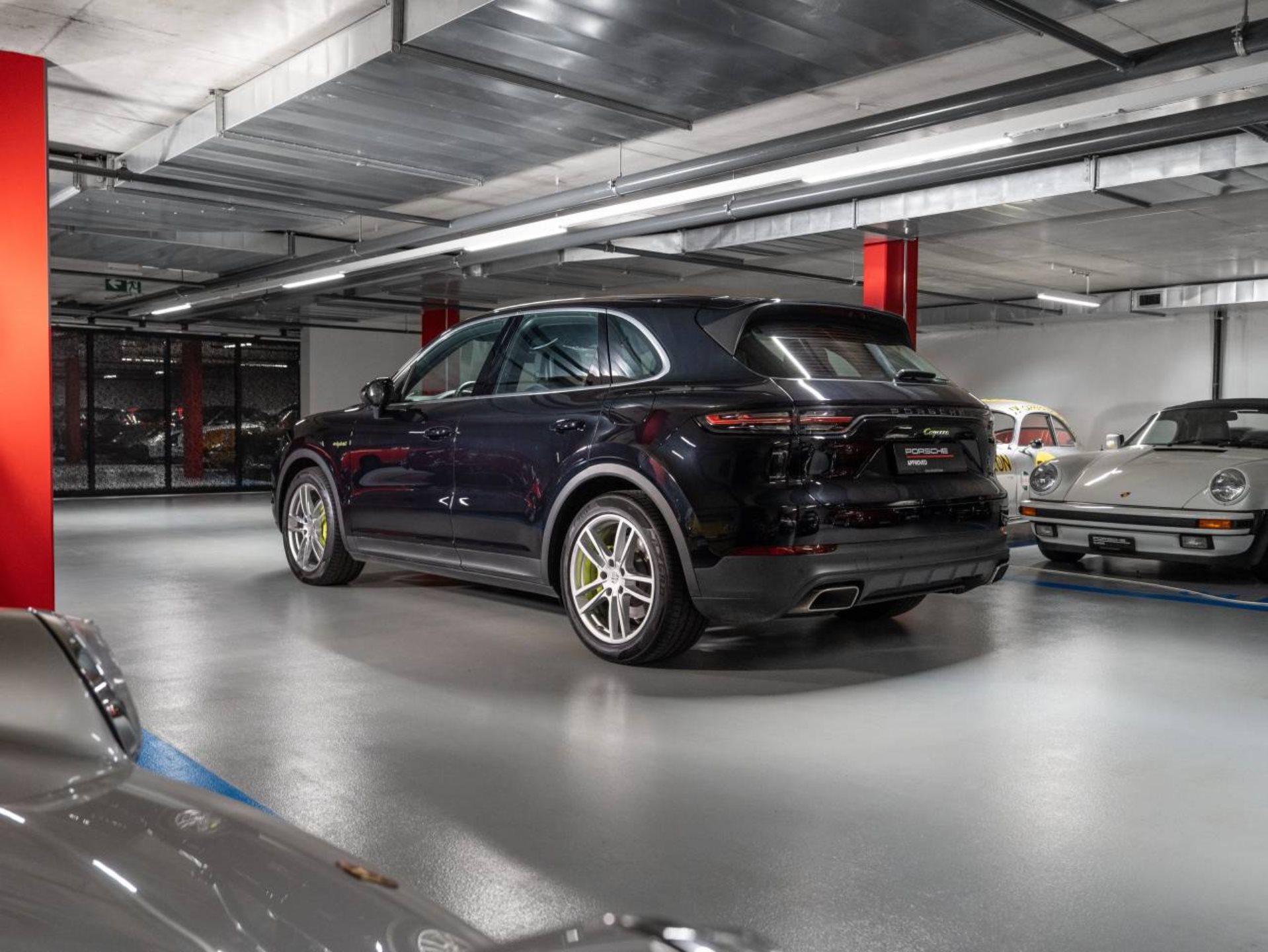 PORSCHE Cayenne E-Hybrid (MY22)-showroom-element-2