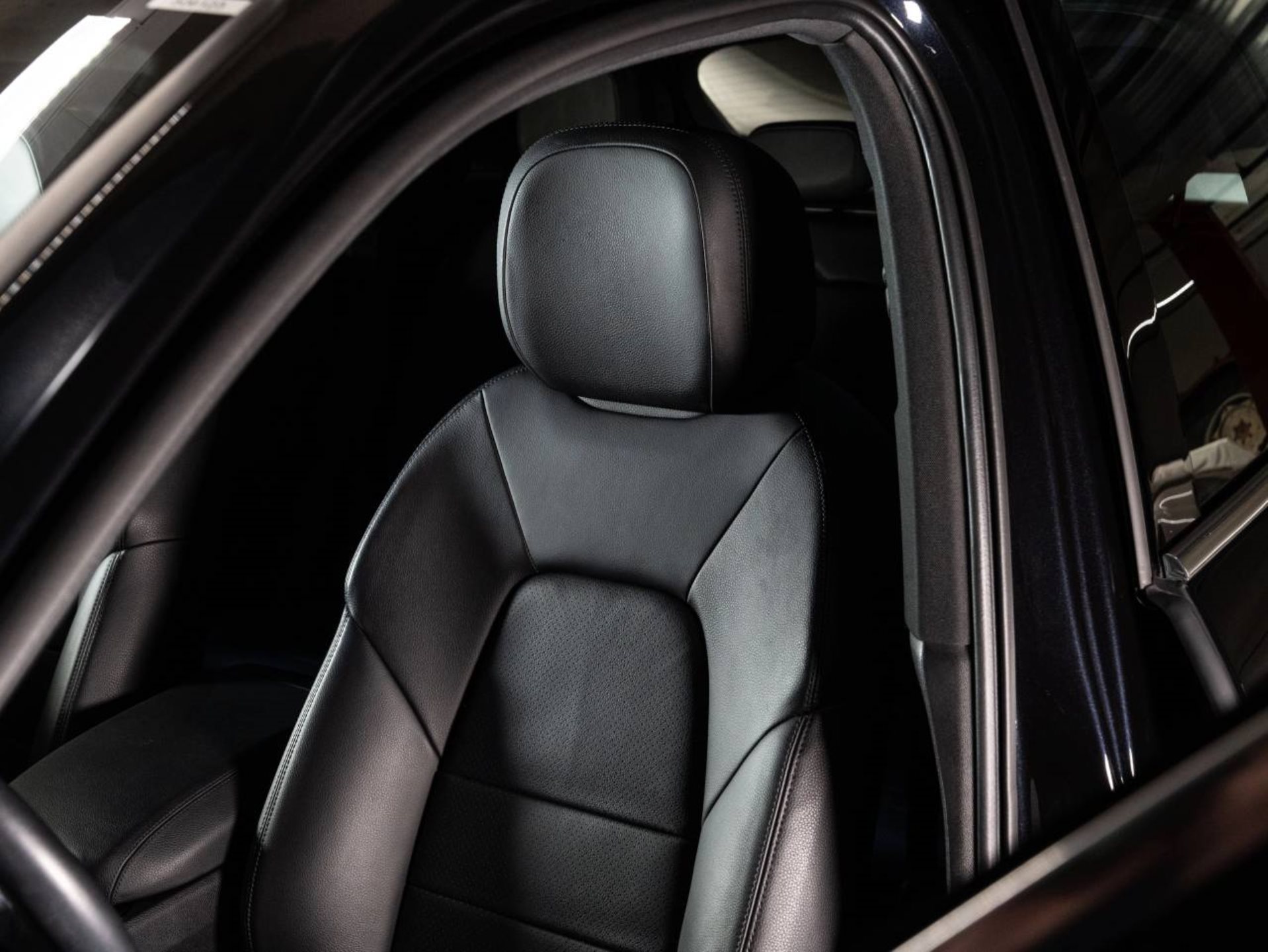 PORSCHE Cayenne E-Hybrid (MY22)-image-13