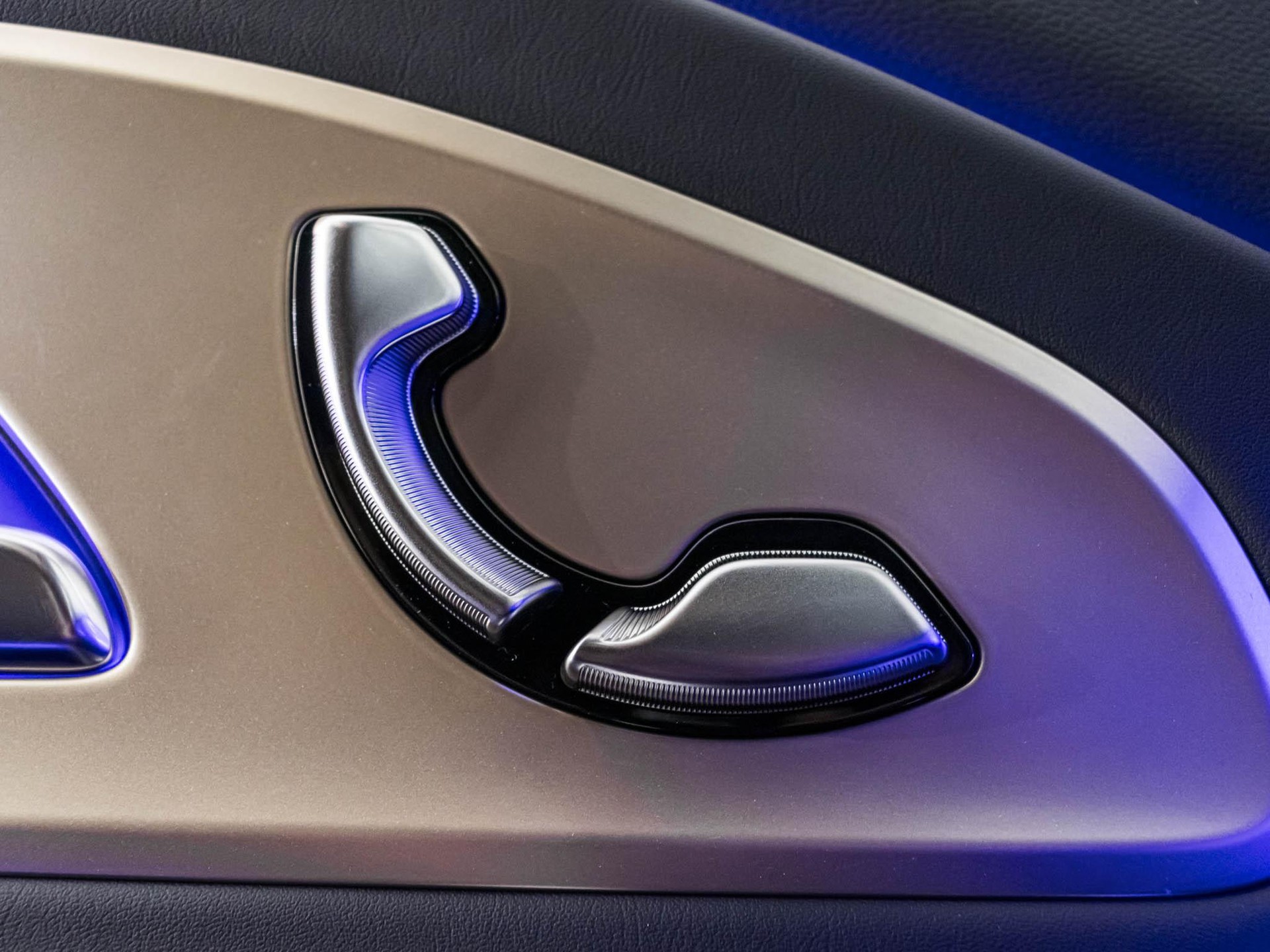 MERCEDES-BENZ CLA 350 AMG Line 4matic-image-12