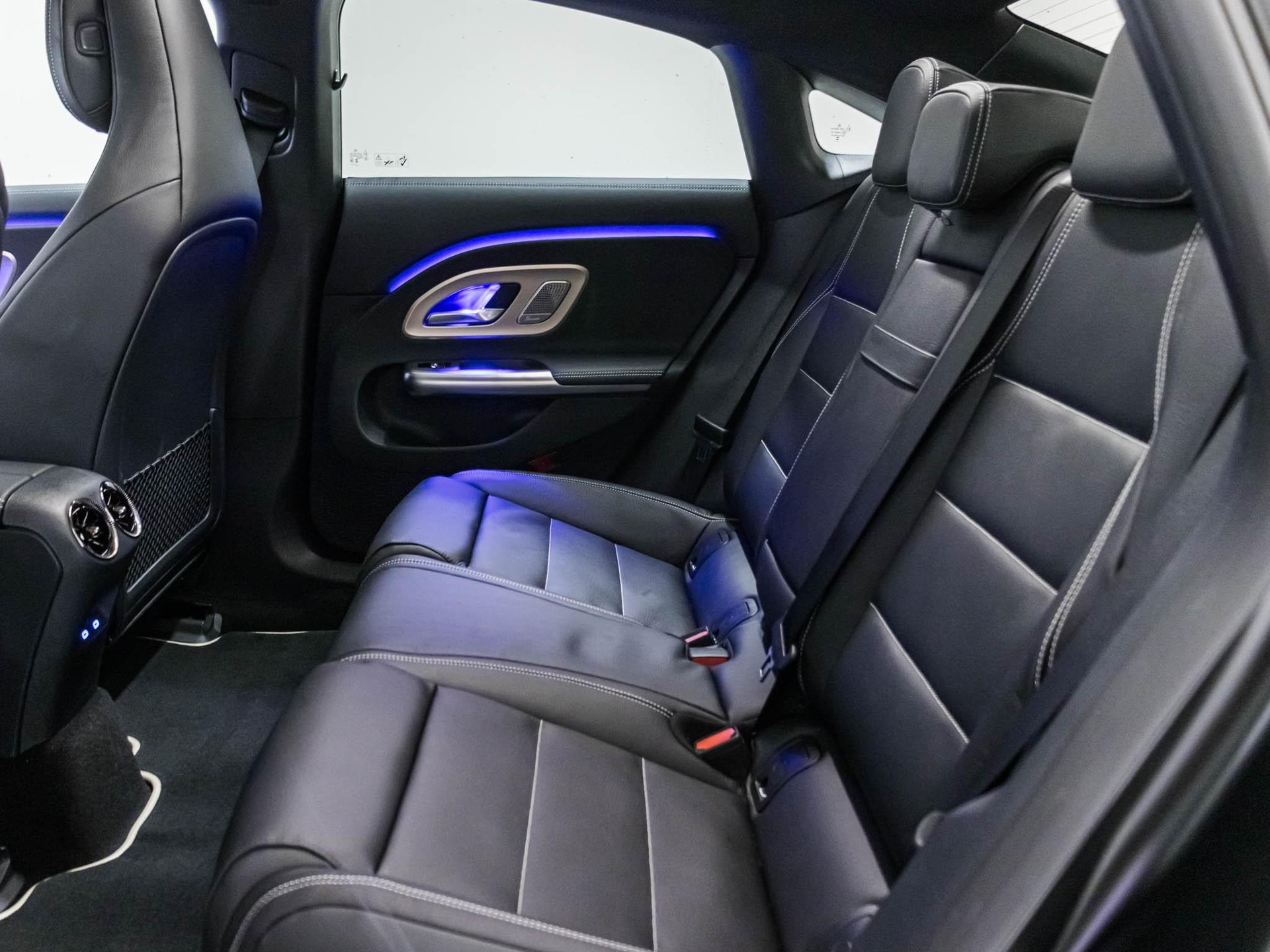 MERCEDES-BENZ CLA 350 AMG Line 4matic-image-7