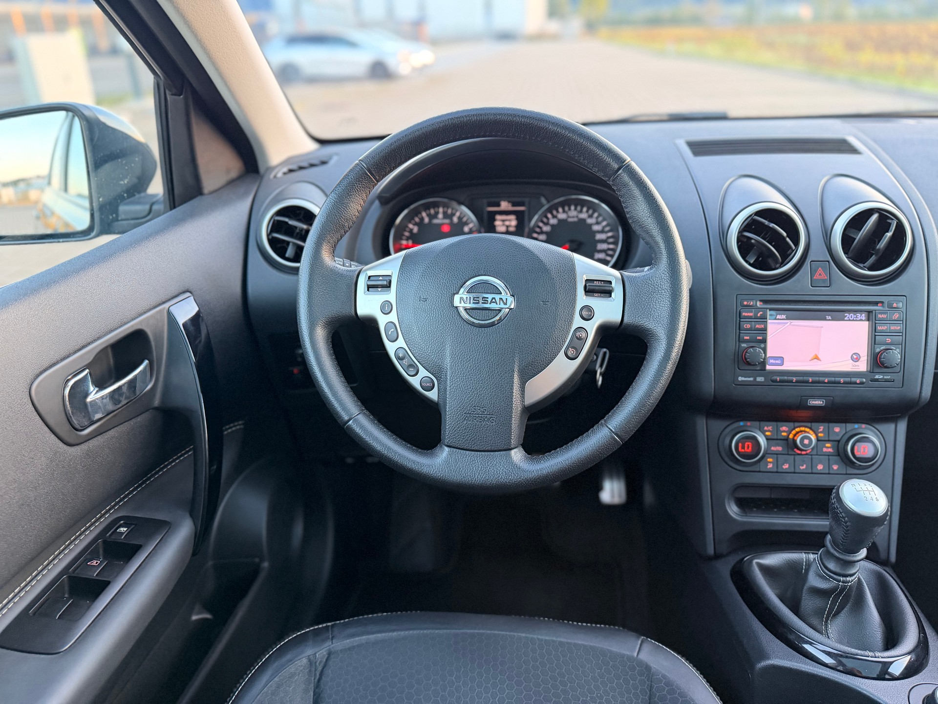 NISSAN Qashqai 2.0 4WD 360-image-17