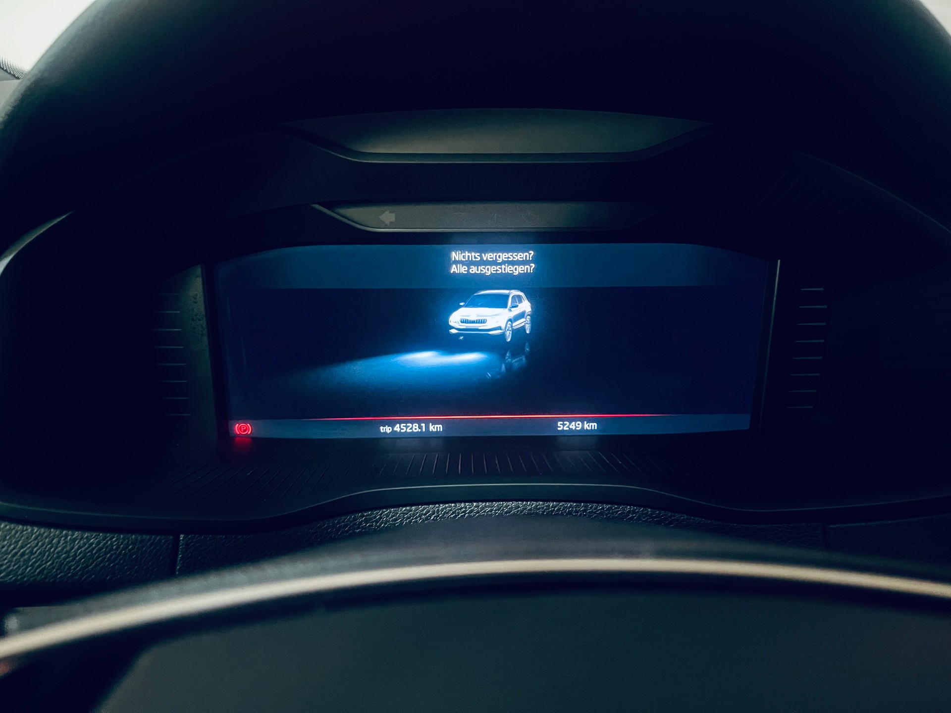 SKODA Karoq 2.0 TSI SportLine 4x4 DSG-image-17