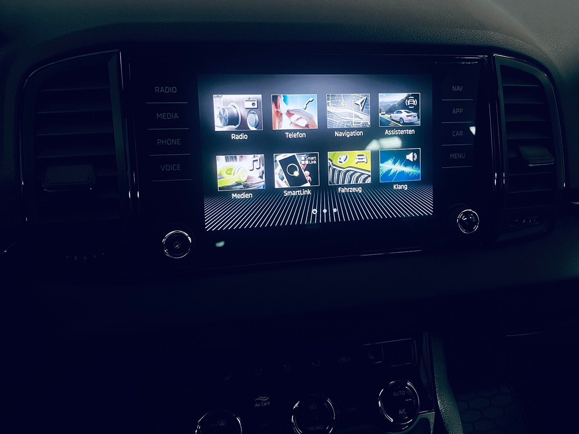 SKODA Karoq 2.0 TSI SportLine 4x4 DSG-image-18