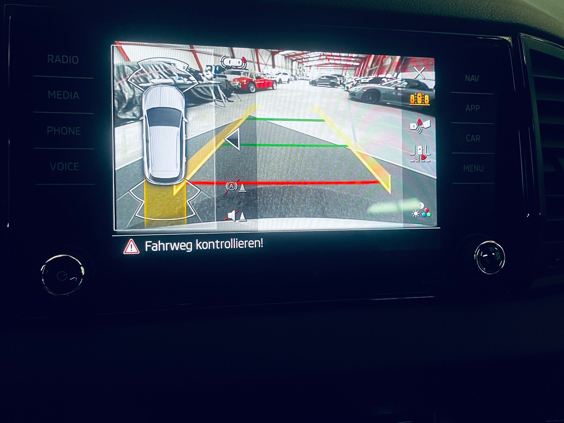SKODA Karoq 2.0 TSI SportLine 4x4 DSG-image-23
