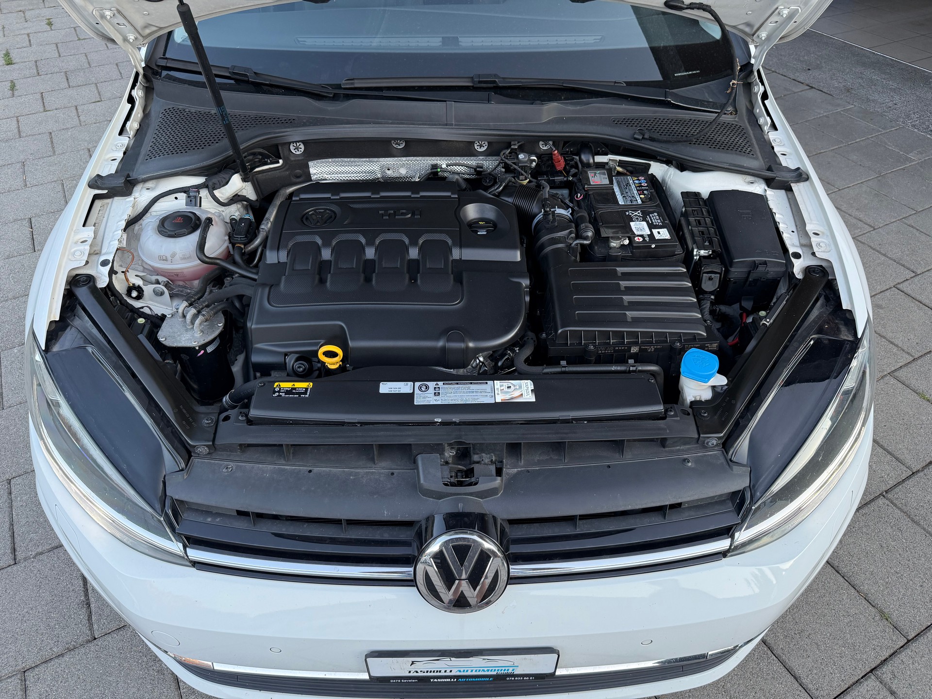 VW Golf 2.0 TDI Highline 4Motion-image-14