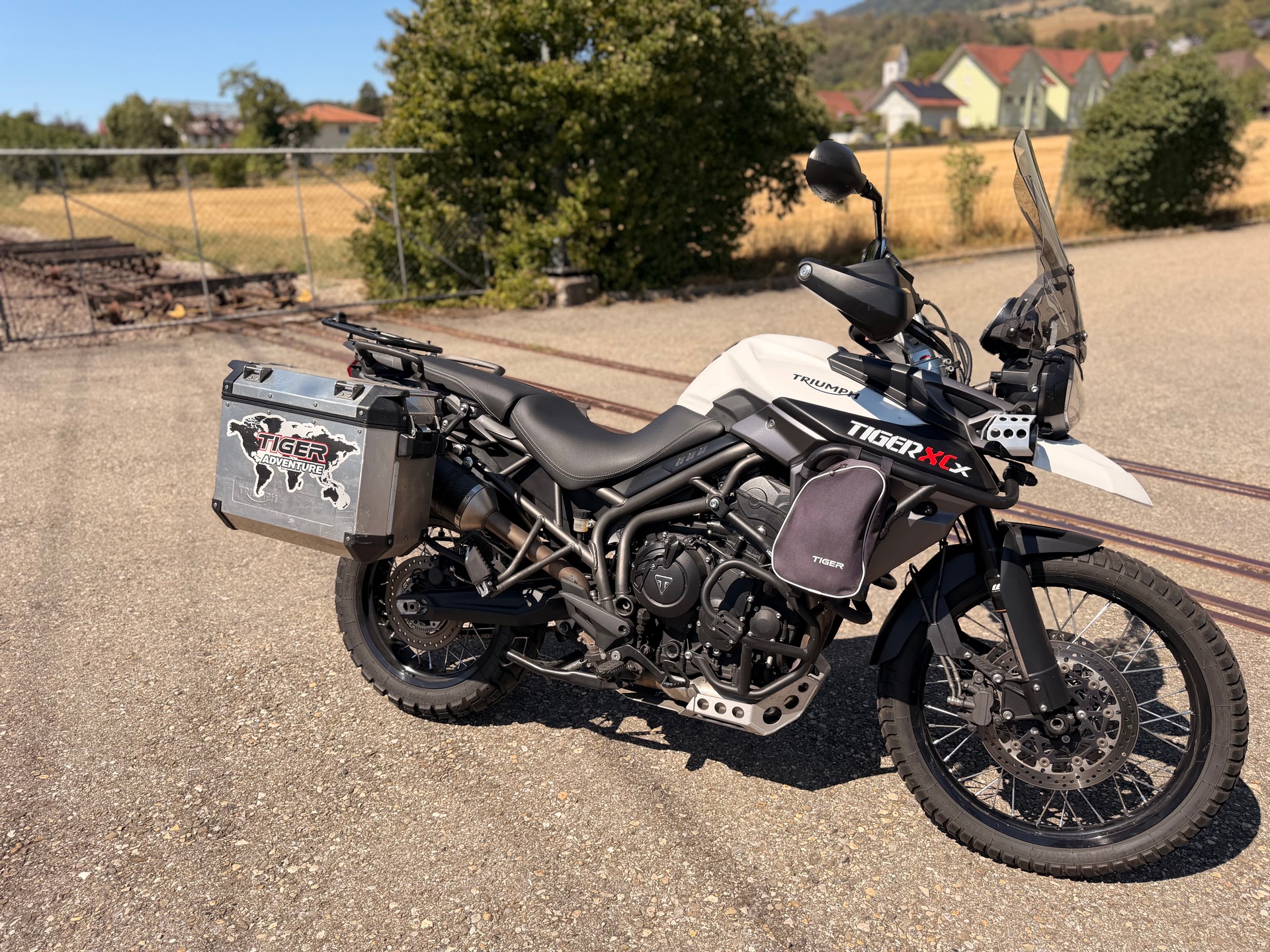 TRIUMPH Tiger 800 XCx ABS-image-1