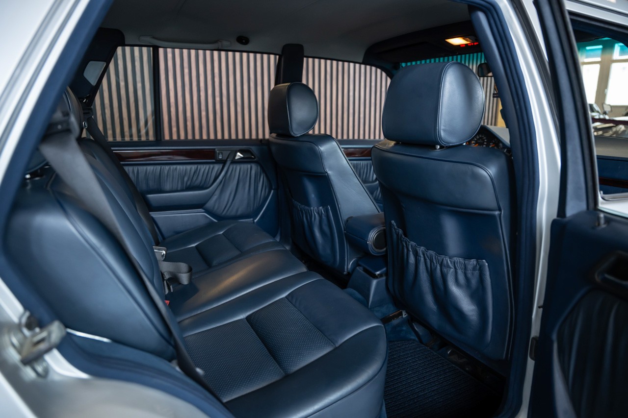 MERCEDES-BENZ E 220 T-image-18