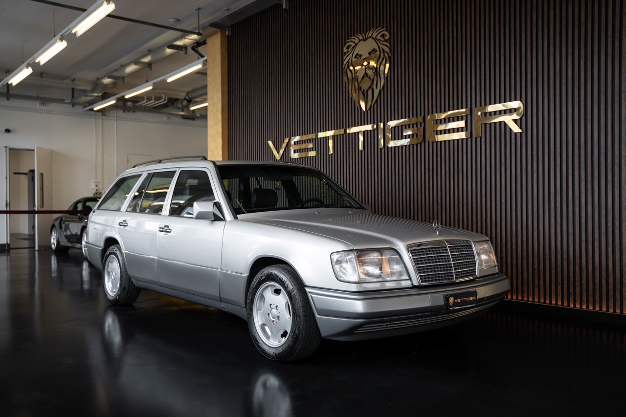 MERCEDES-BENZ E 220 T