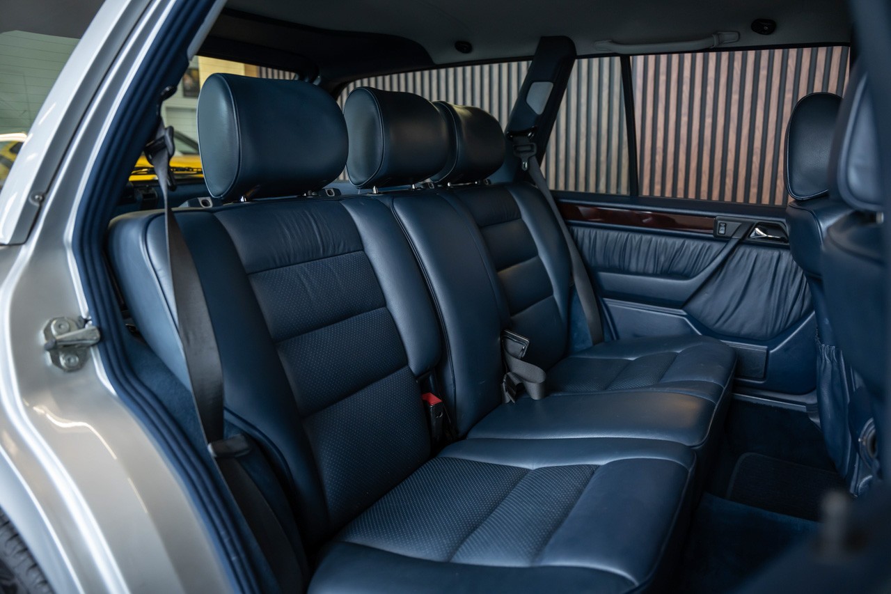 MERCEDES-BENZ E 220 T-image-17