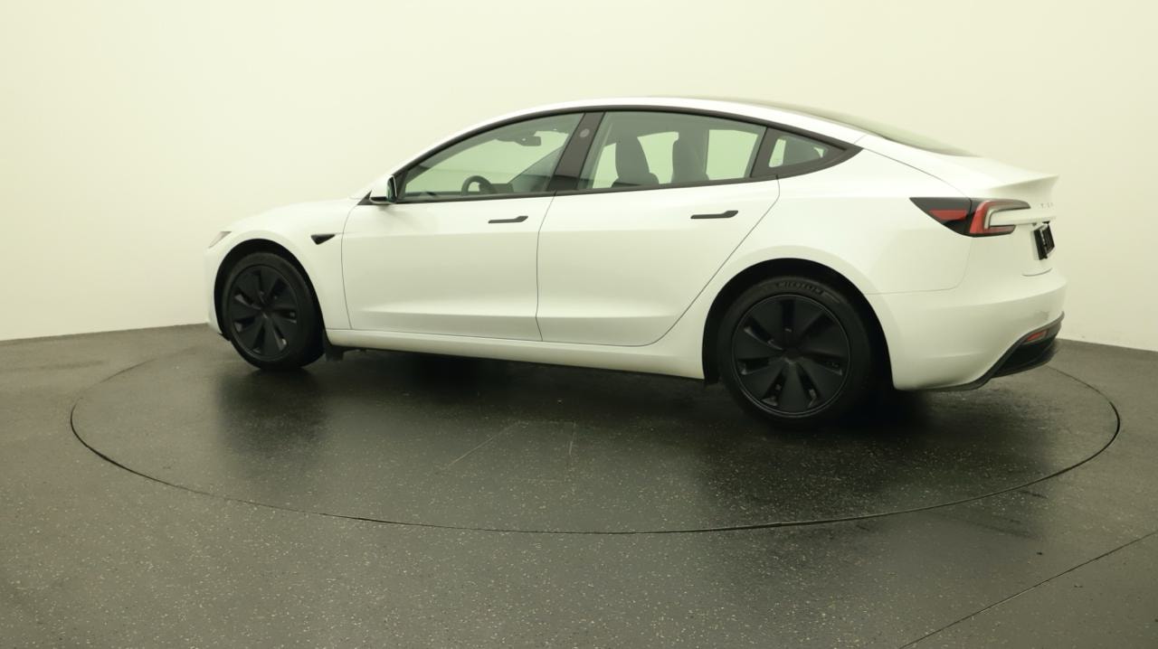 TESLA Model 3 Long Range Dual Motor AWD-showroom-element-2