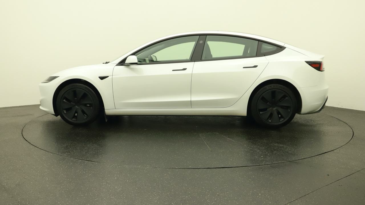 TESLA Model 3 Long Range Dual Motor AWD-showroom-element-1