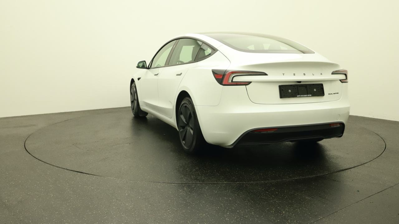 TESLA Model 3 Long Range Dual Motor AWD-showroom-element-3