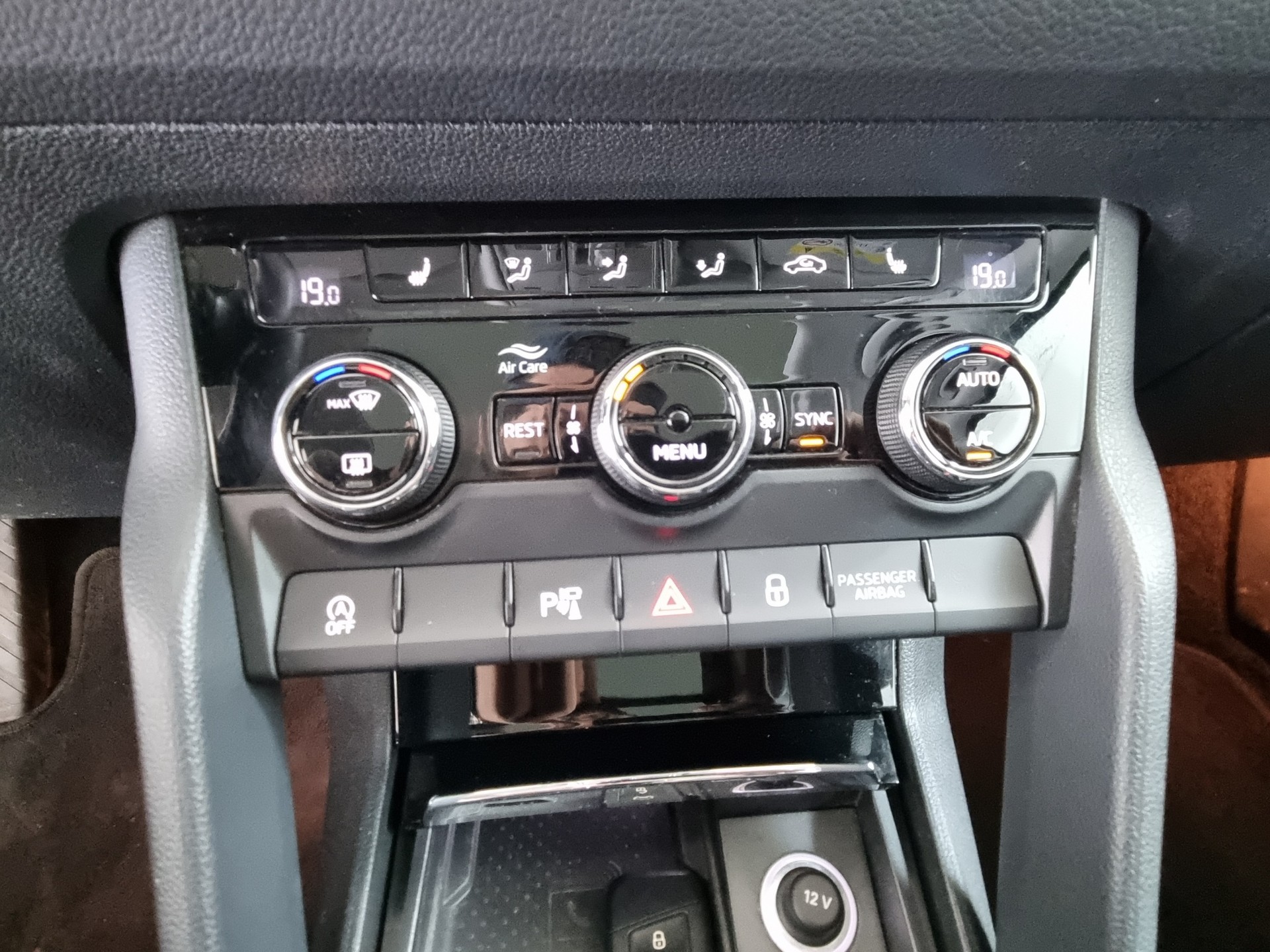 SKODA Kodiaq 2.0 TSI Ambition DSG-image-15