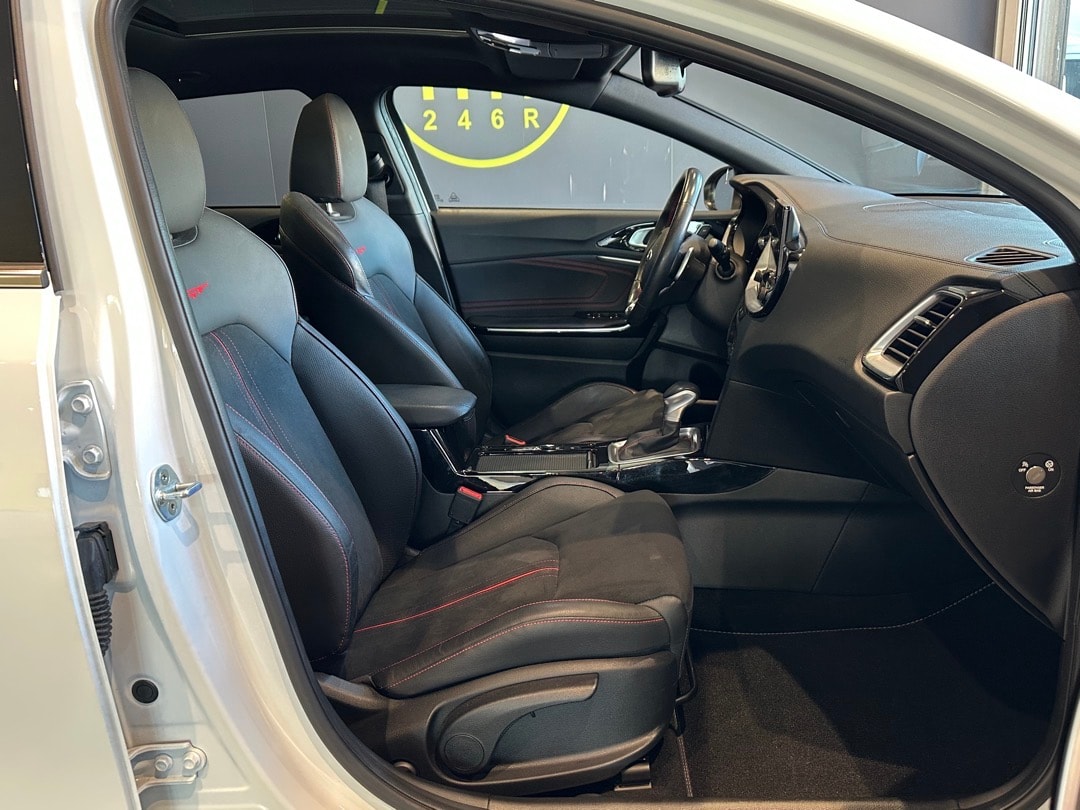 KIA ProCeed 1.6 T-GDi GT DCT-image-13