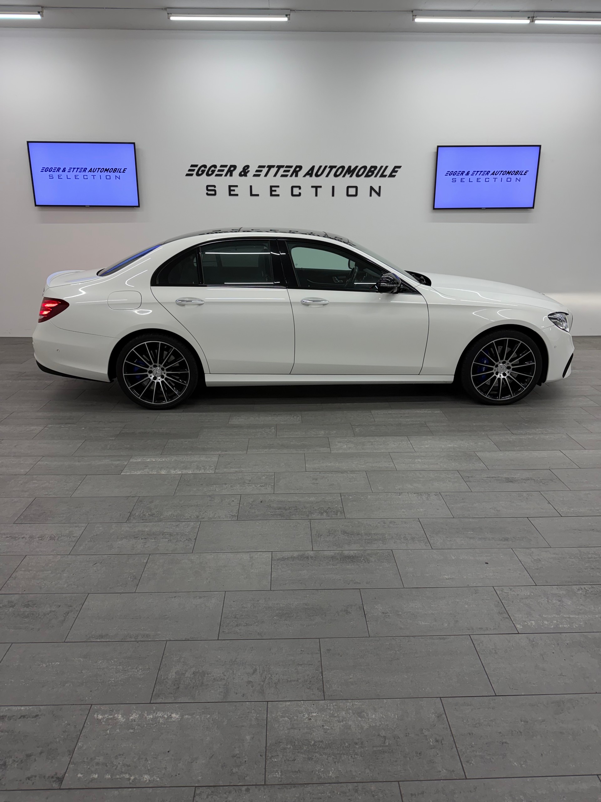 MERCEDES-BENZ E 43 AMG 4Matic 9G-Tronic-showroom-element-3
