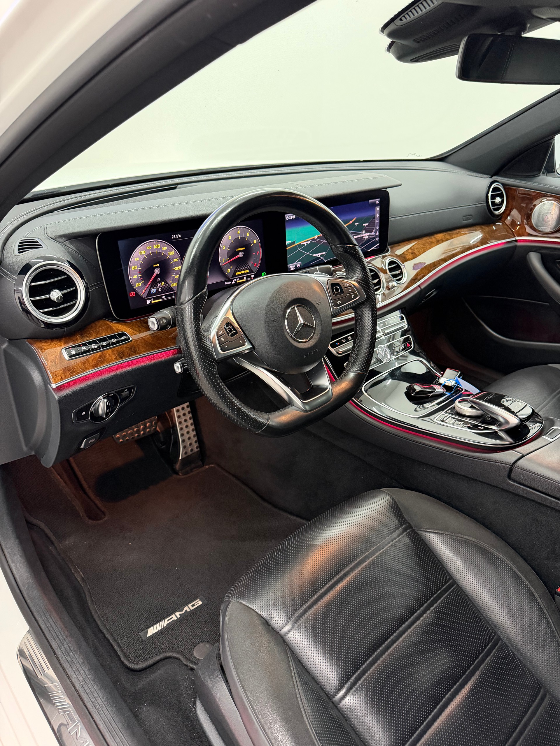 MERCEDES-BENZ E 43 AMG 4Matic 9G-Tronic-image-8