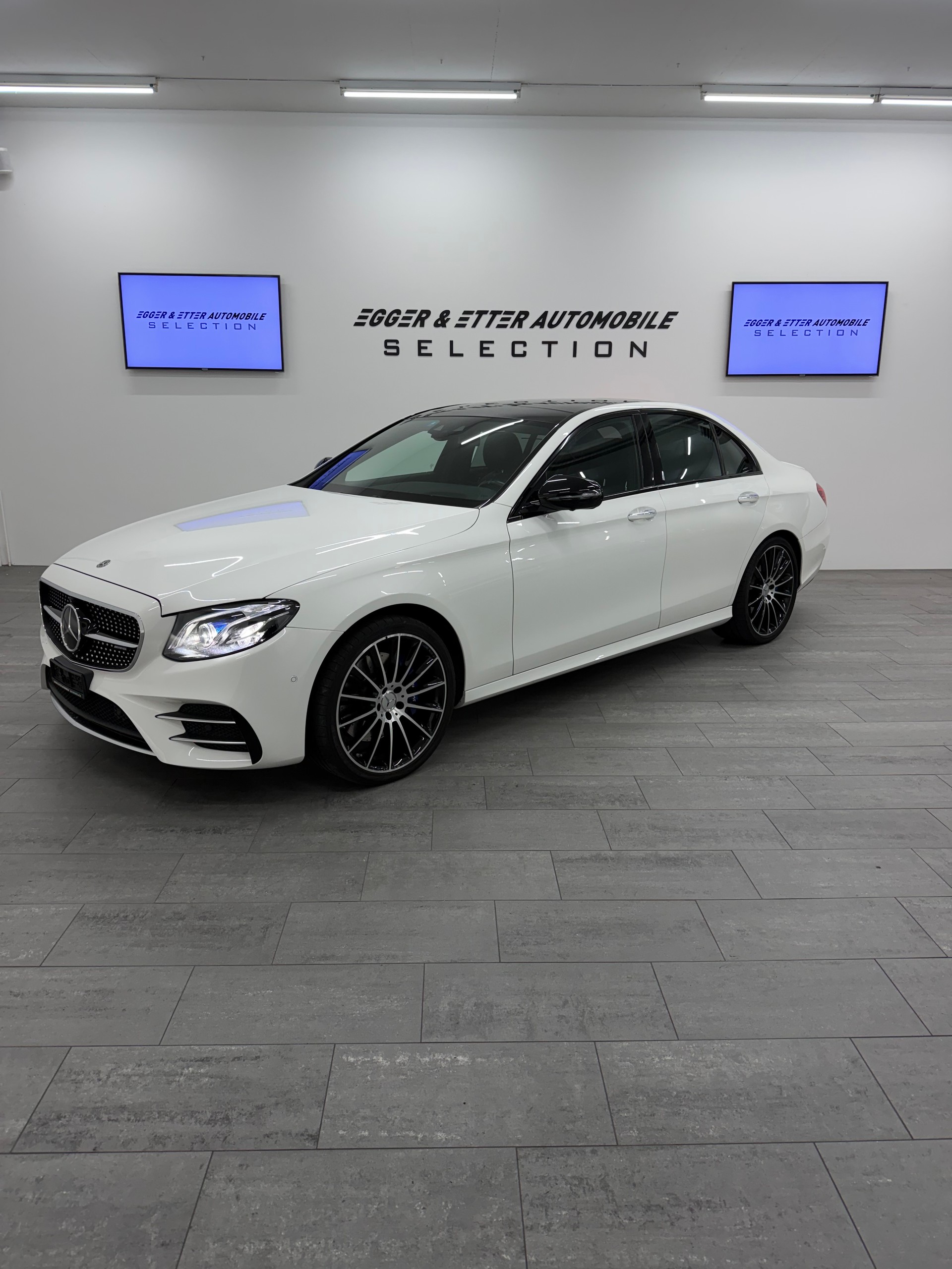 MERCEDES-BENZ E 43 AMG 4Matic 9G-Tronic-showroom-element-1