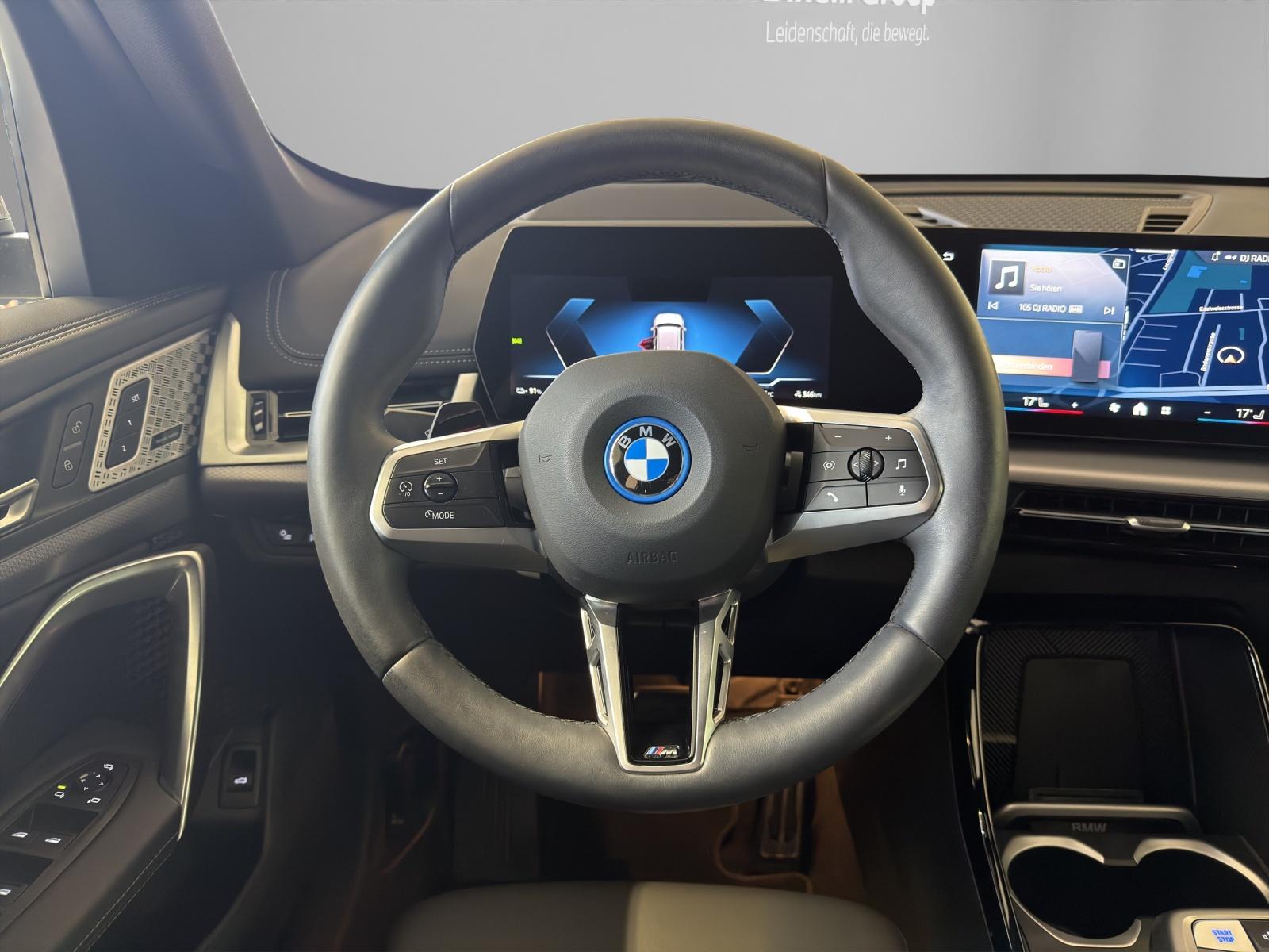 BMW iX1 30 xDrive-image-11
