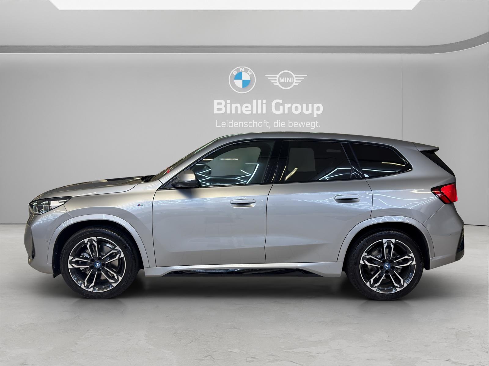 BMW iX1 30 xDrive-showroom-element-3
