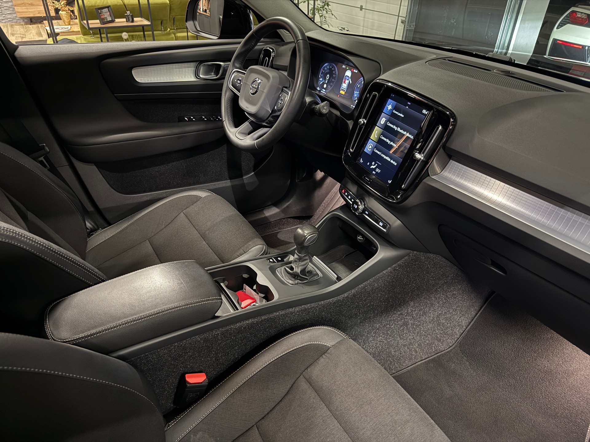 VOLVO XC40 T3 Momentum-image-10