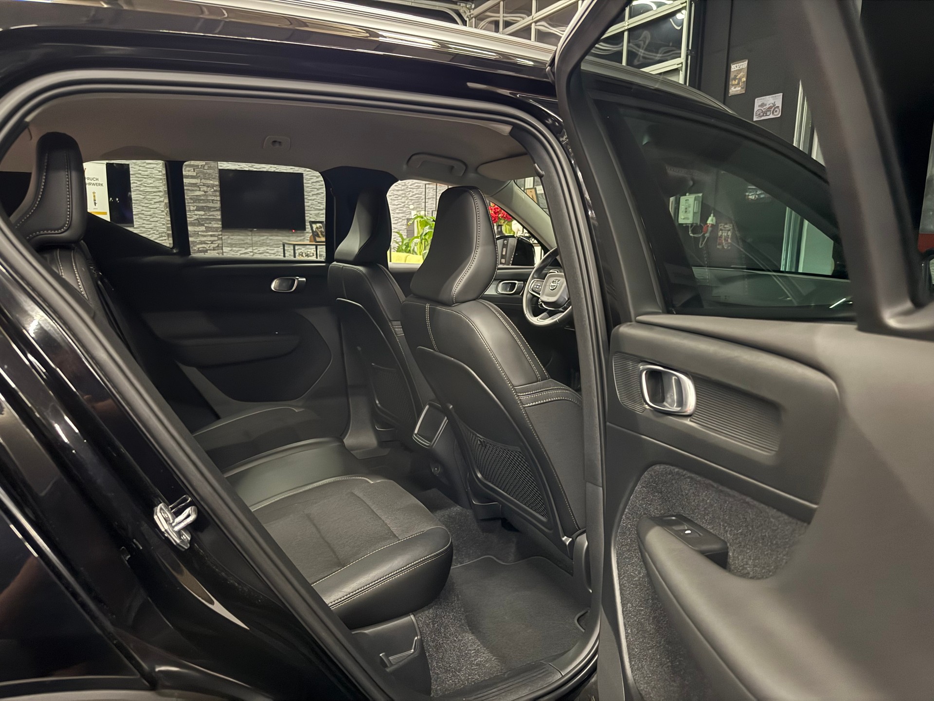 VOLVO XC40 T3 Momentum-image-12
