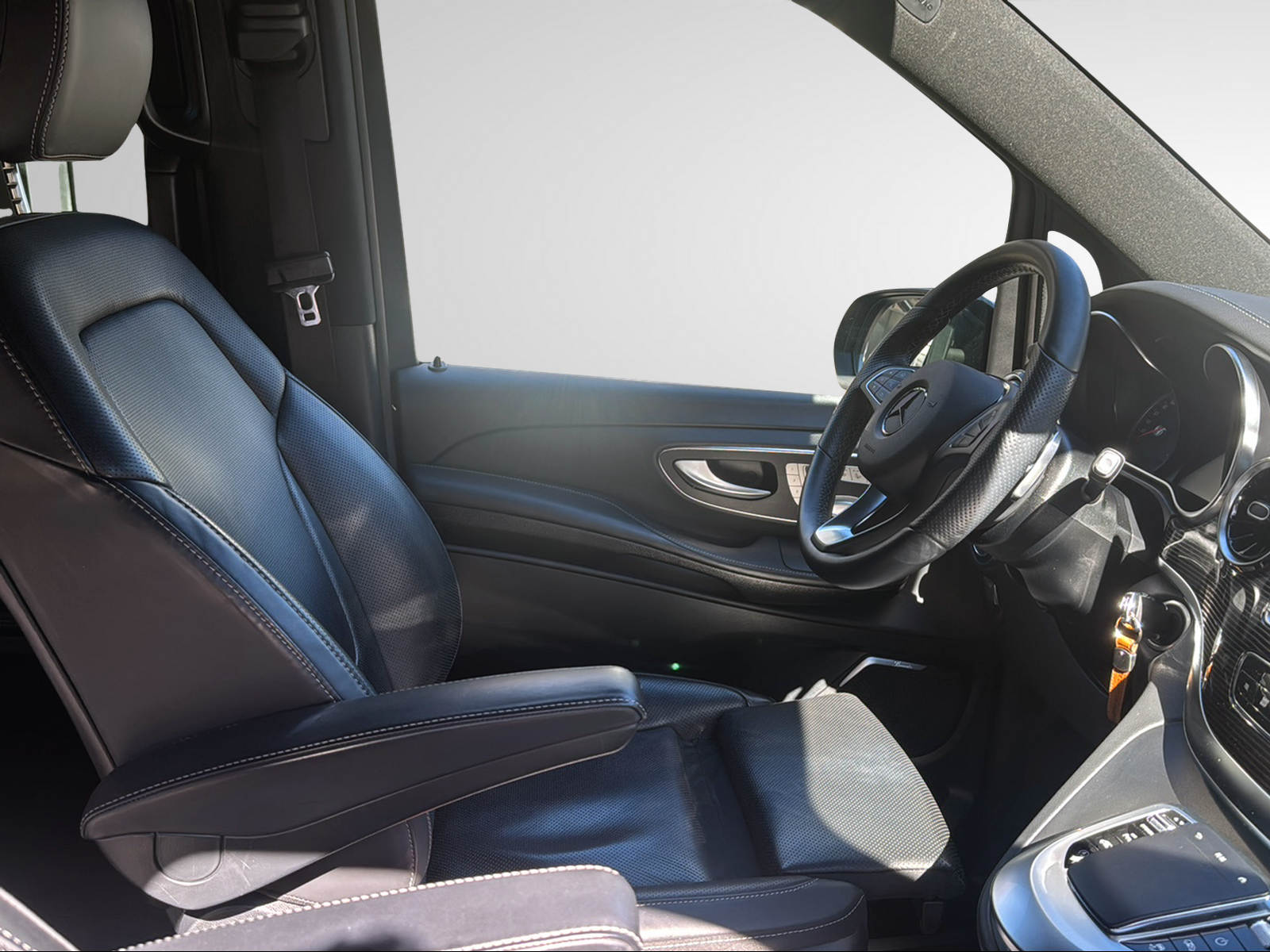 MERCEDES-BENZ V 300 d lang Avantgarde 4Matic 9G-Tronic-image-31