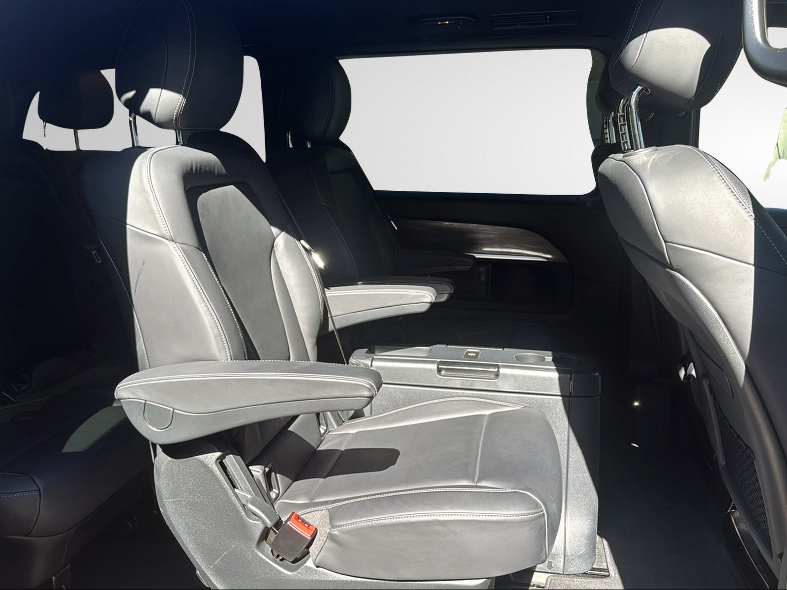 MERCEDES-BENZ V 300 d lang Avantgarde 4Matic 9G-Tronic-image-23