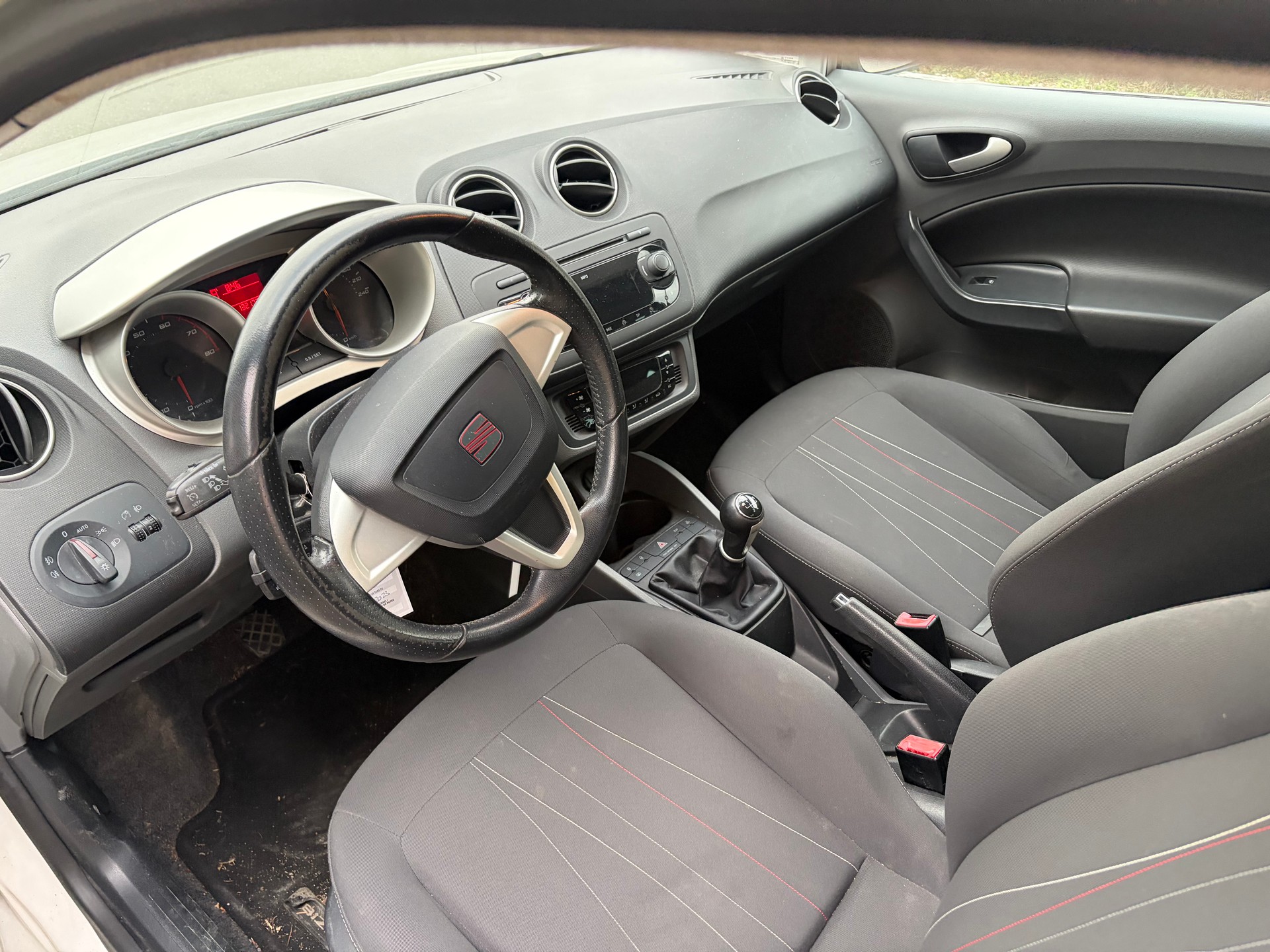SEAT Ibiza SC 1.2 TSI Sport-image-6