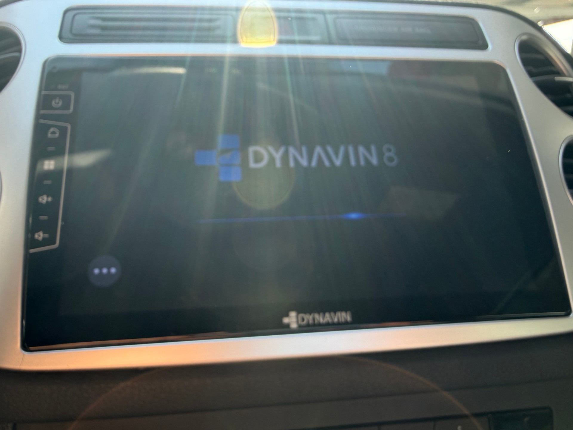 VW Tiguan 2.0 TDI BlueMotion Sport 4Motion-image-12