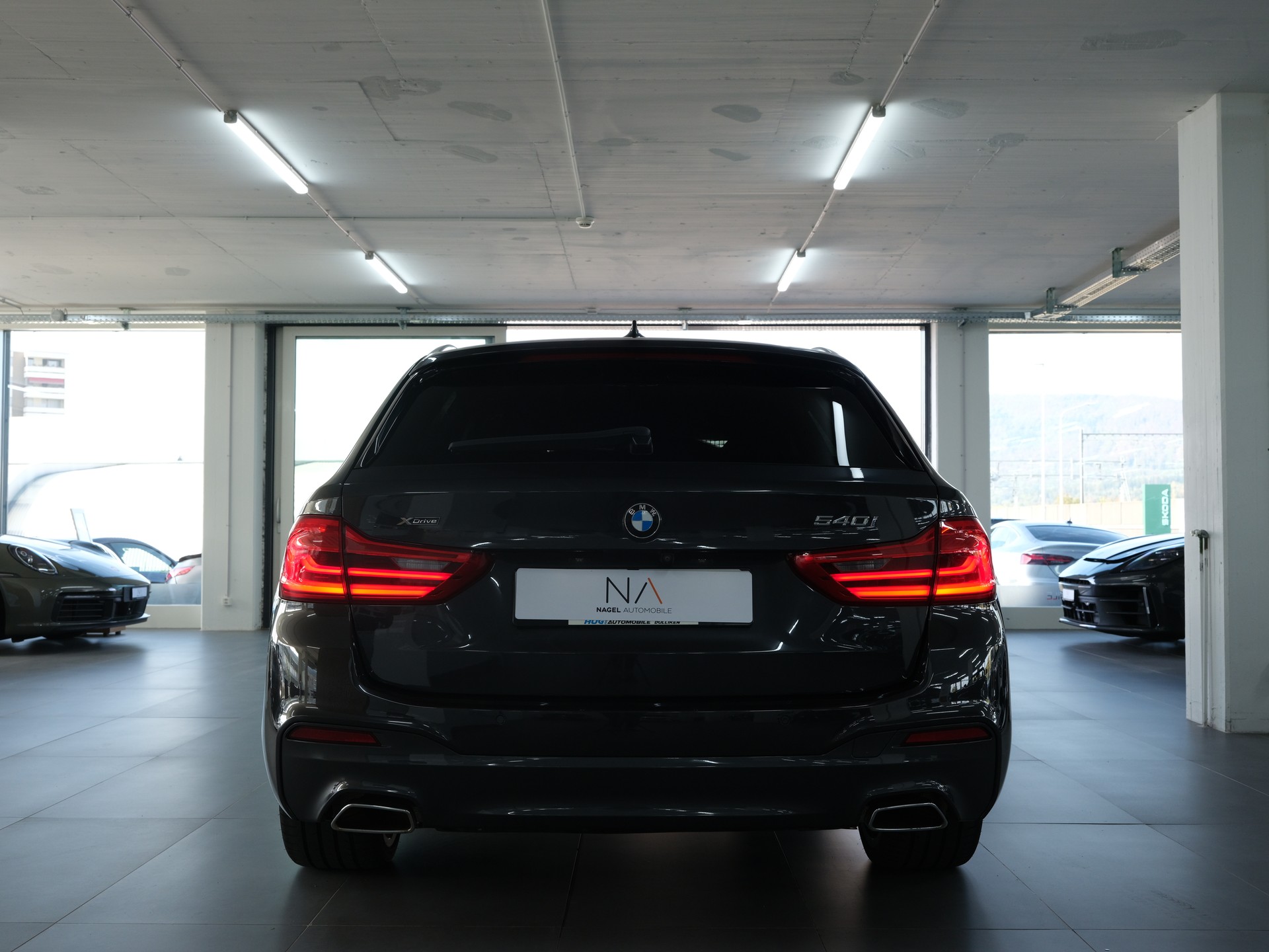 BMW 540i xDrive Touring Sport Line Steptronic *Rückfahrkamera* *Leder*-showroom-element-2