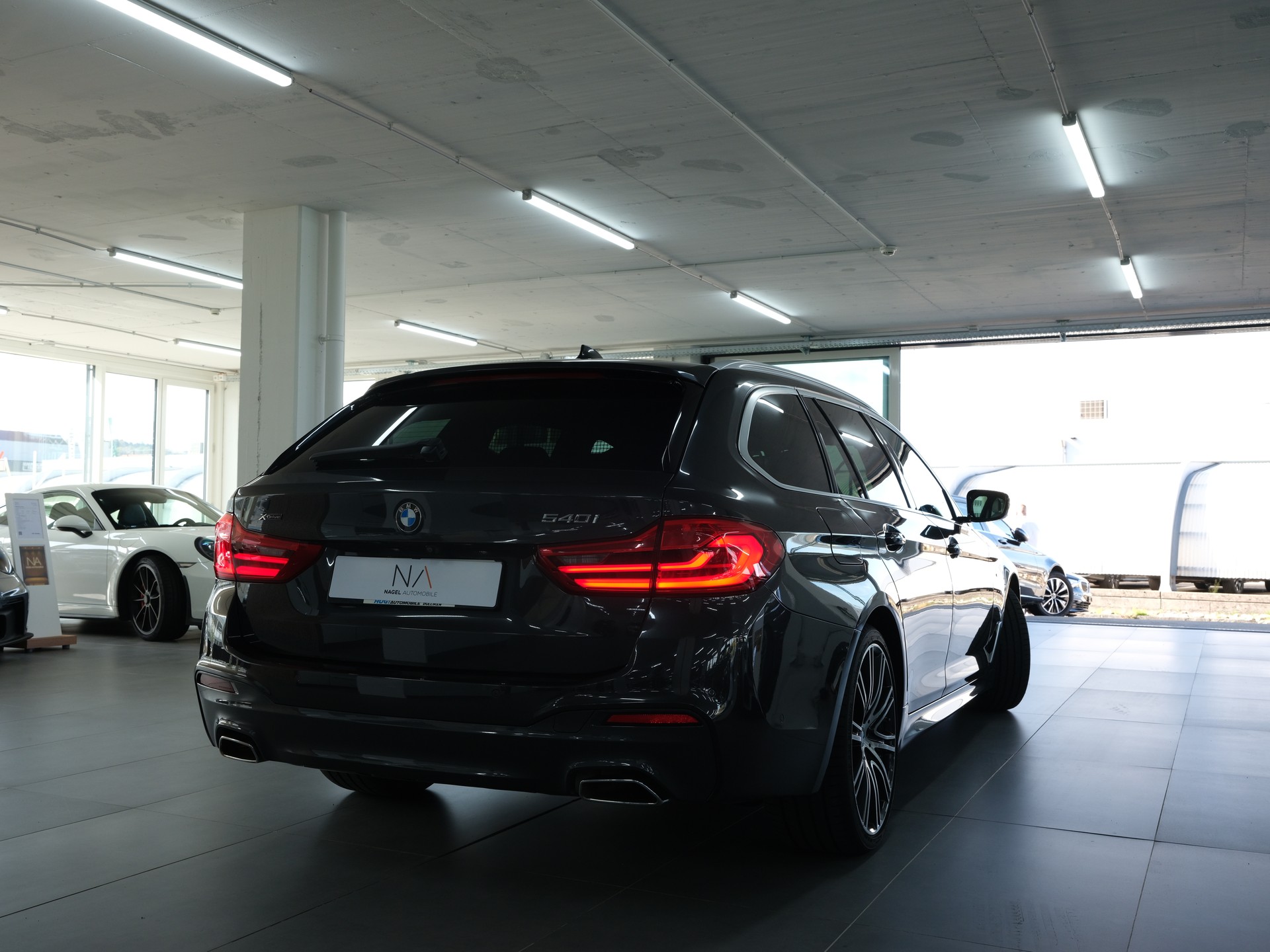 BMW 540i xDrive Touring Sport Line Steptronic *Rückfahrkamera* *Leder*-showroom-element-1