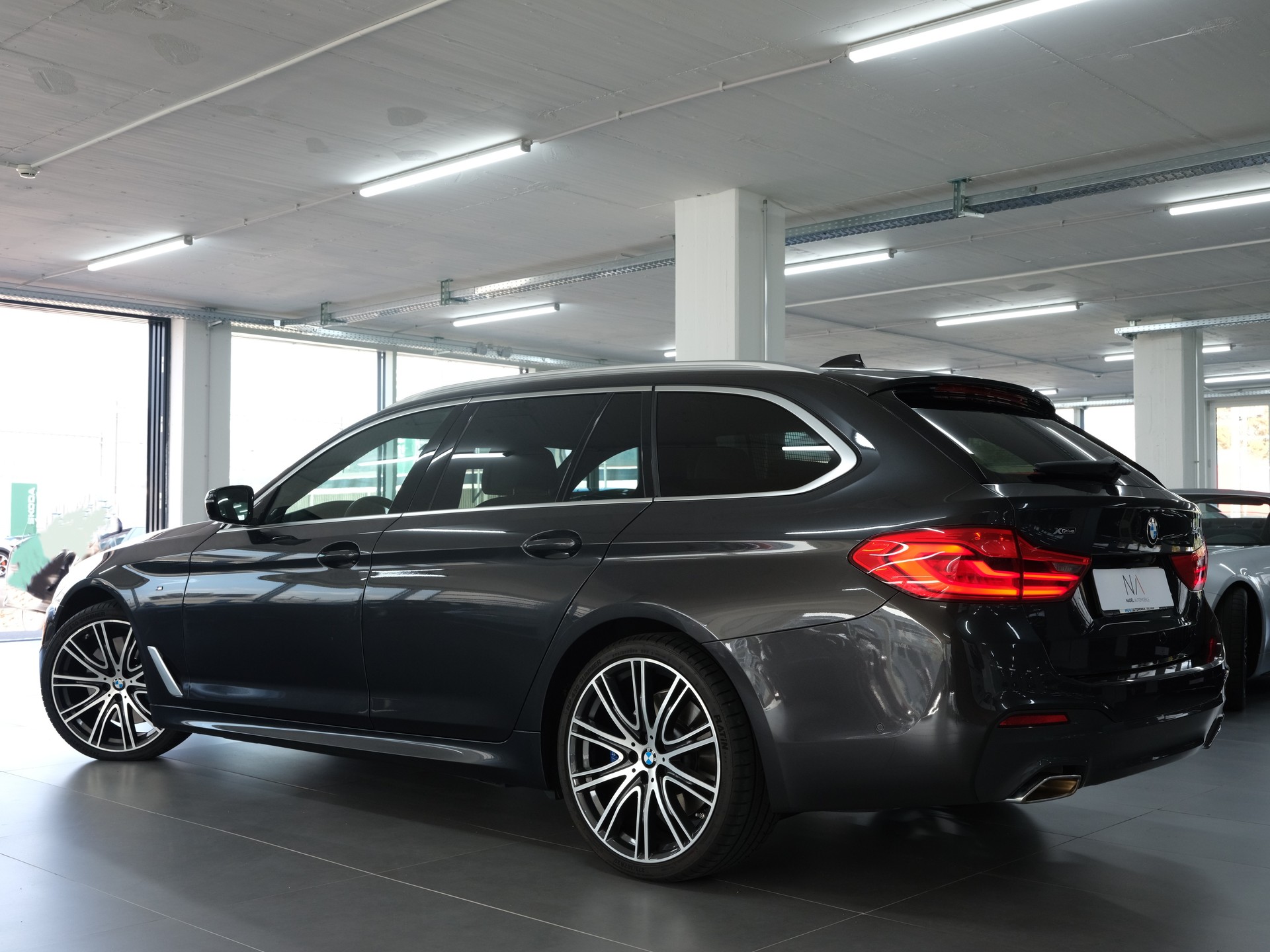 BMW 540i xDrive Touring Sport Line Steptronic *Rückfahrkamera* *Leder*-showroom-element-3