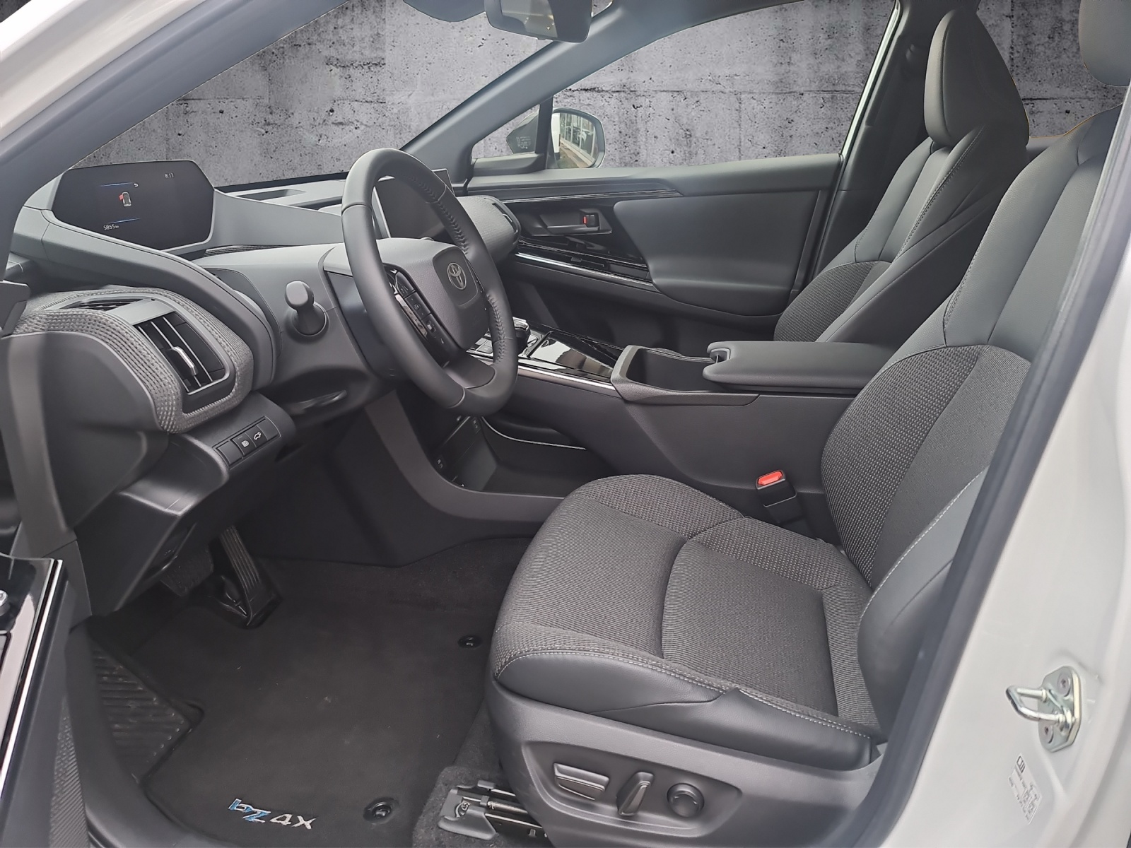 TOYOTA bZ4X Style 71,4 kWh 4WD-image-2