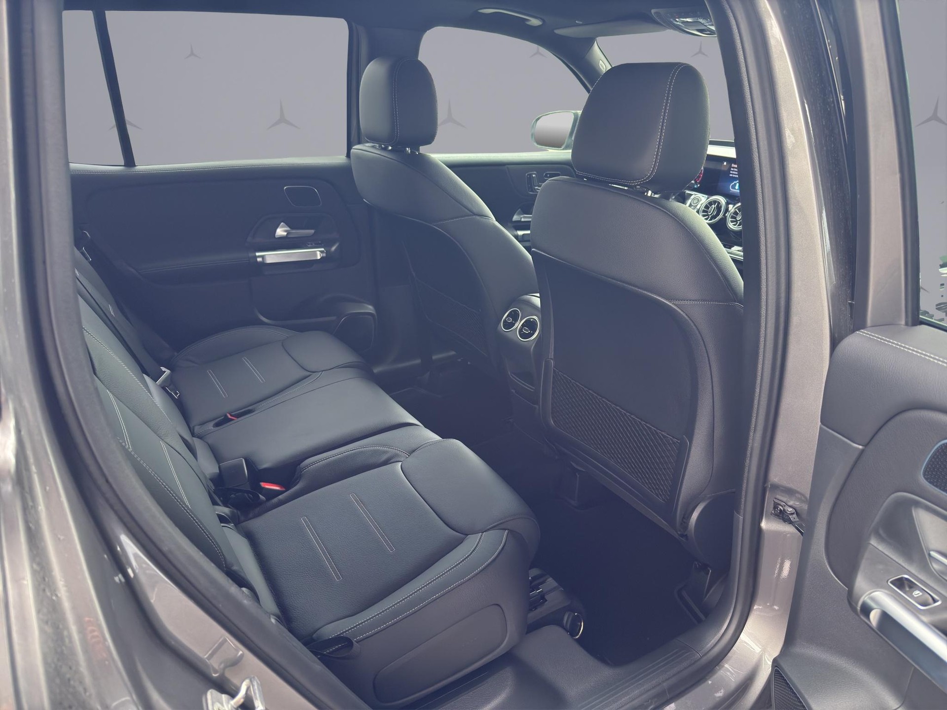 MERCEDES-BENZ GLB 250 AMG Line 4matic-image-13