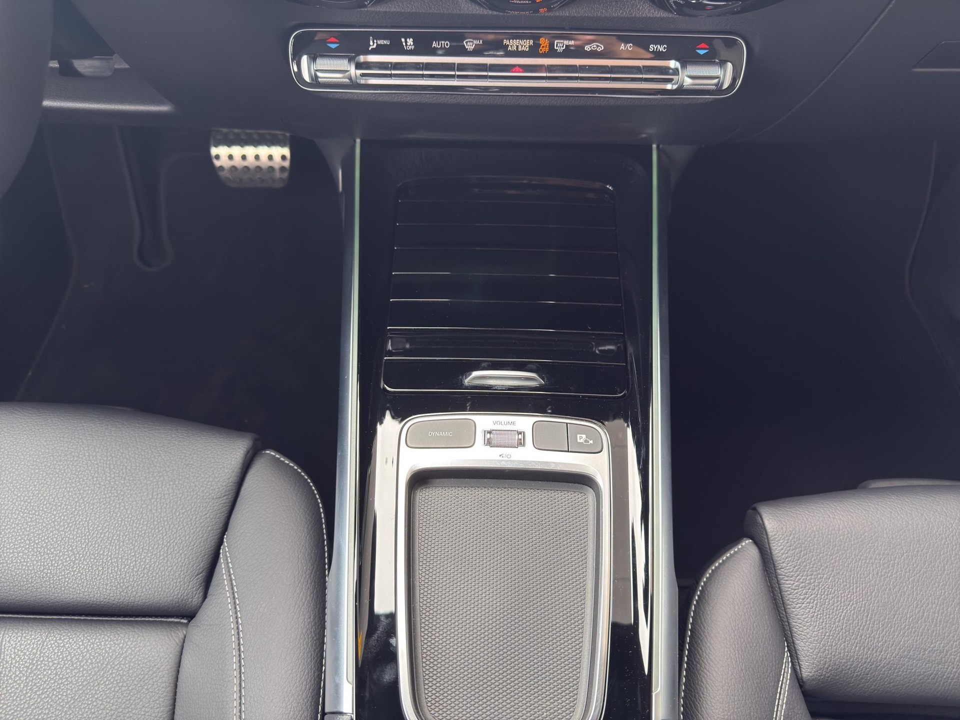 MERCEDES-BENZ GLB 250 AMG Line 4matic-image-11