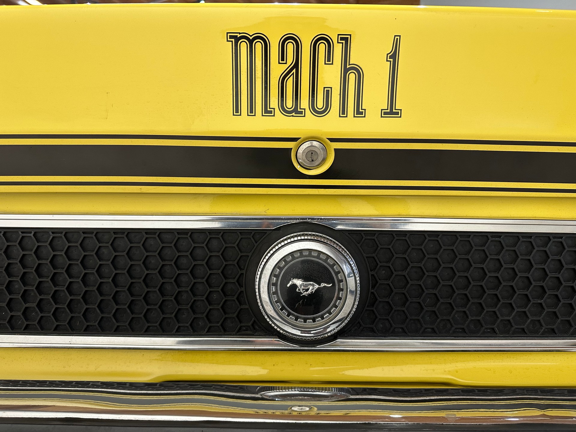 FORD Mustang Mach1 351/Veteranenstatus Juli 2025/Motor hat 2000 km/Chassies/Aufhängung wie Motor komplett neu aufgebaut!-image-7