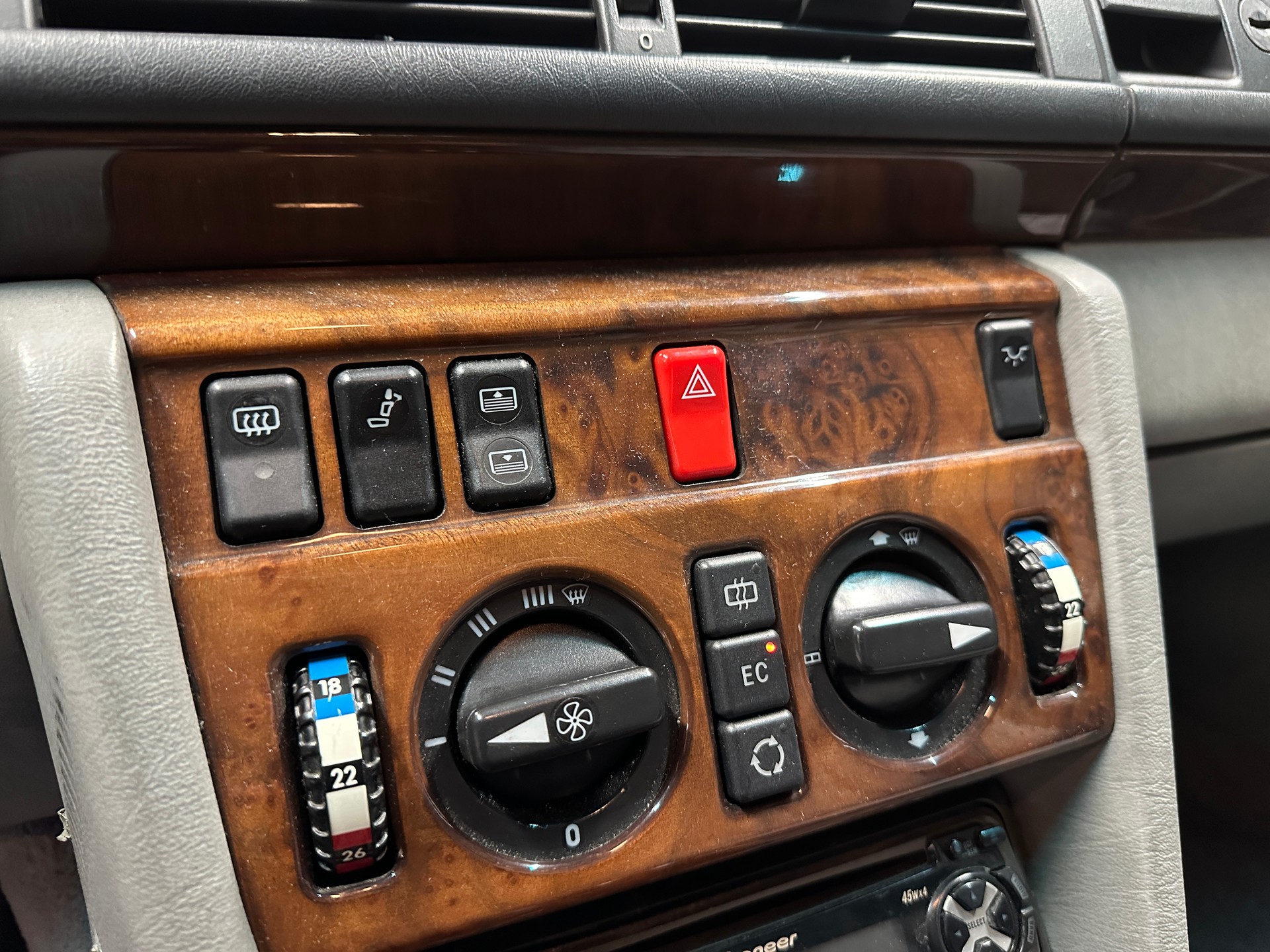 MERCEDES-BENZ 260 E lang-image-12