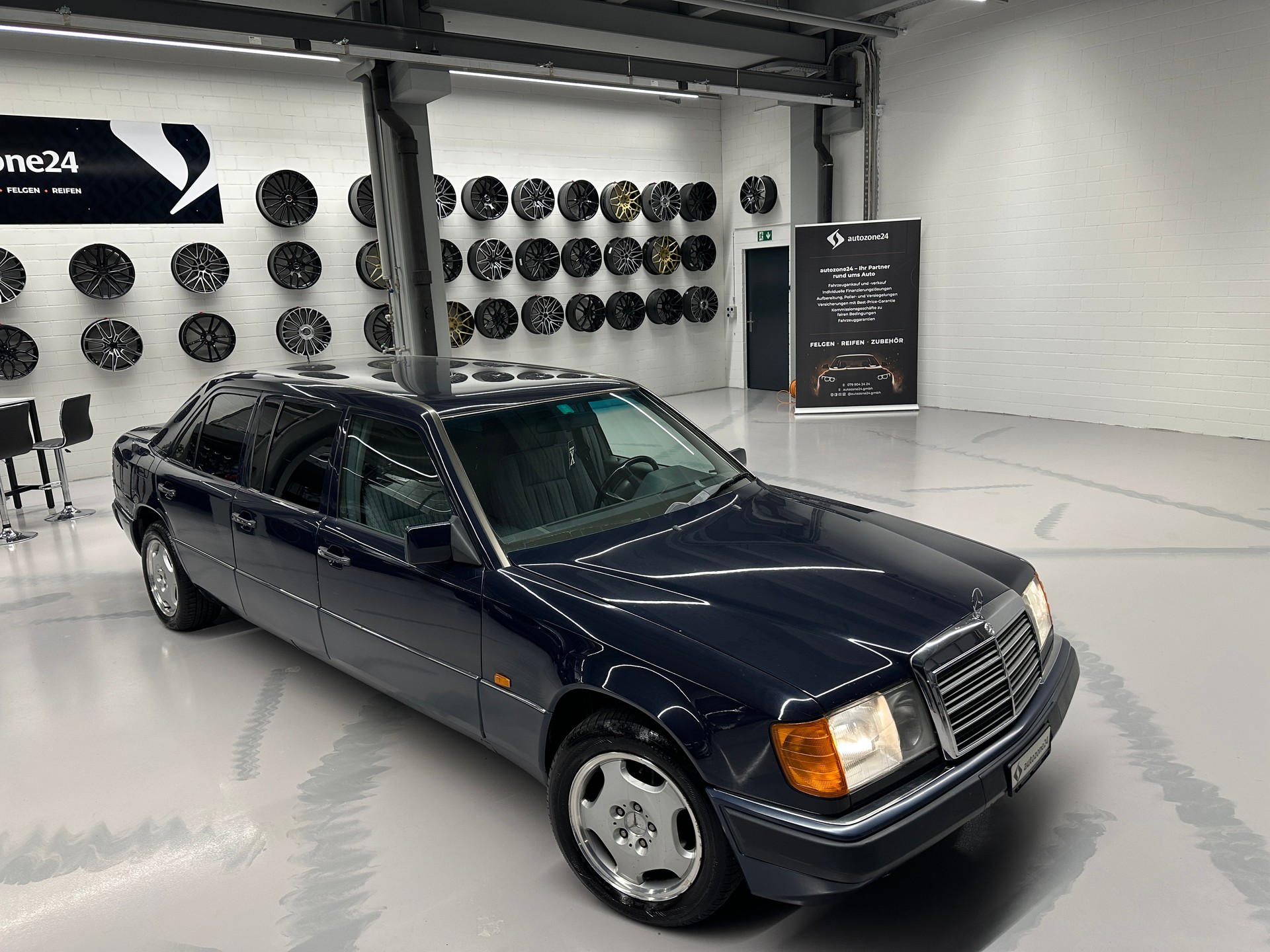MERCEDES-BENZ 260 E lang-showroom-element-2