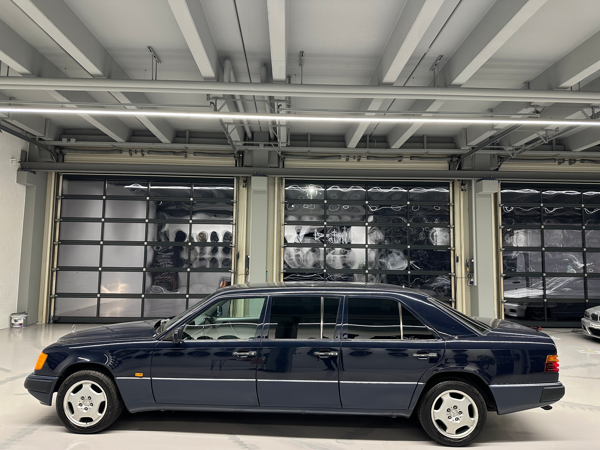 MERCEDES-BENZ 260 E lang-image-4