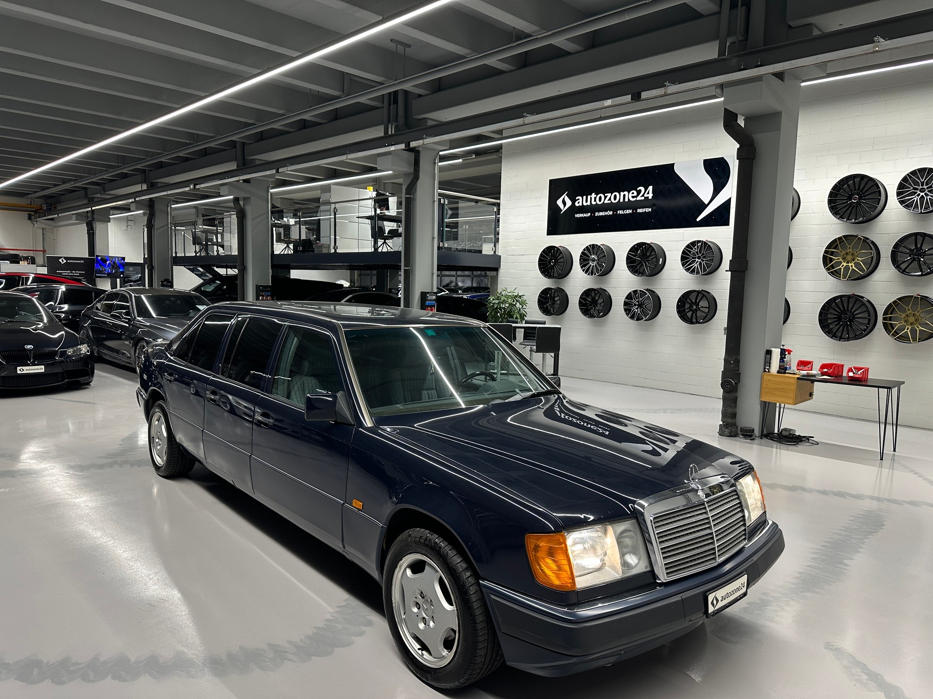 MERCEDES-BENZ 260 E lang-image-6