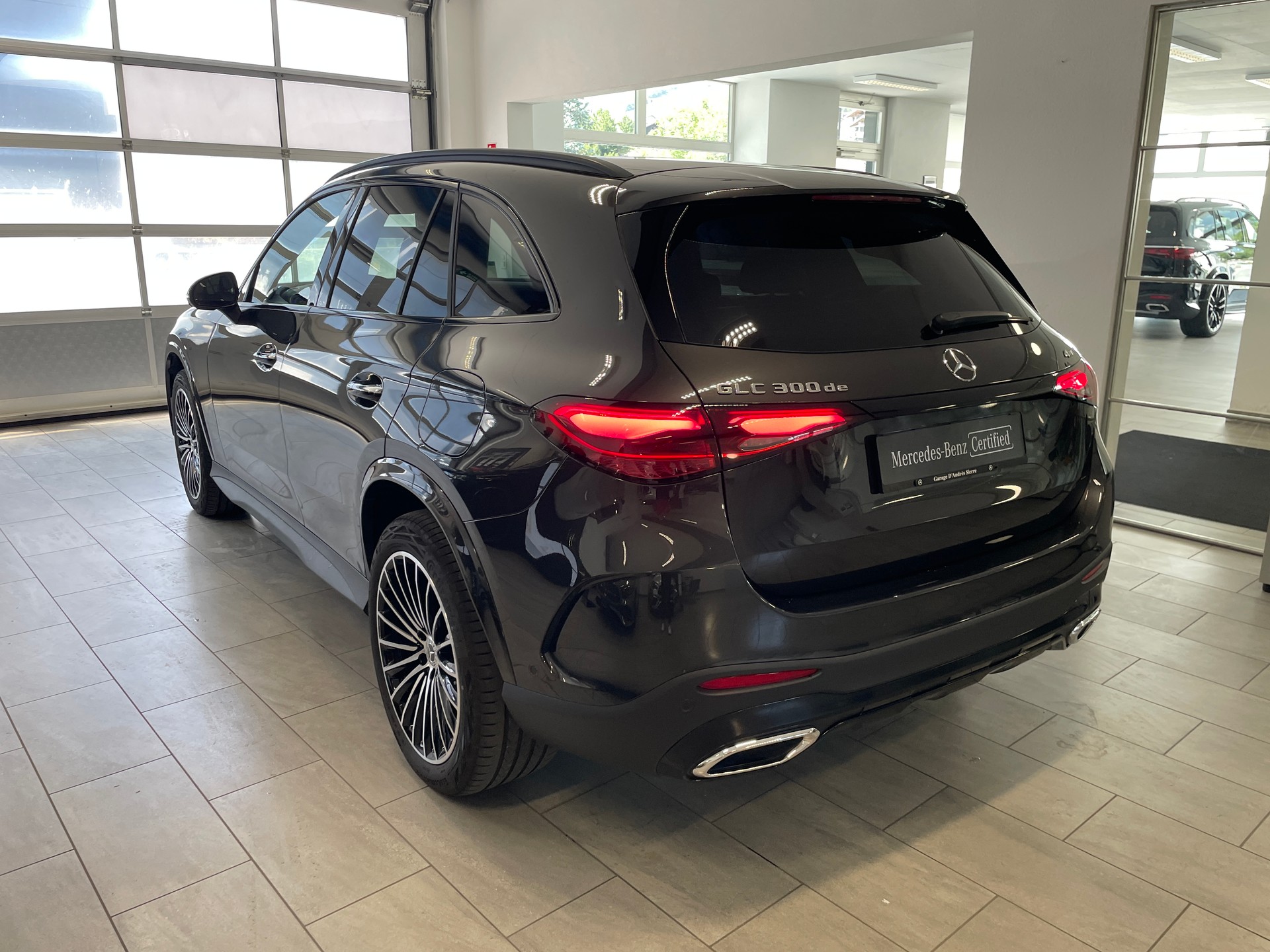 MERCEDES-BENZ GLC 300 de 4Matic EQ Star 9G-Tronic-image-4