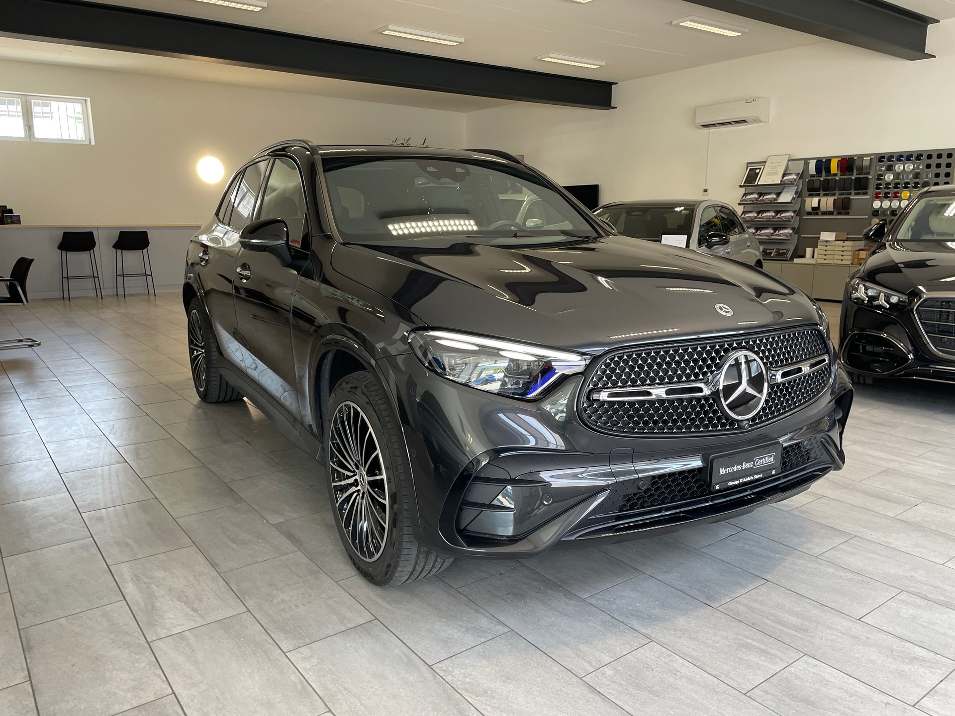 MERCEDES-BENZ GLC 300 de 4Matic EQ Star 9G-Tronic-showroom-element-2