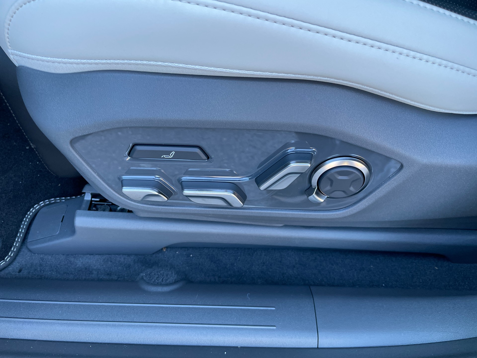 KIA EV9 99,8 kWh GT-Line 4x4 mit Panoramadach-image-13