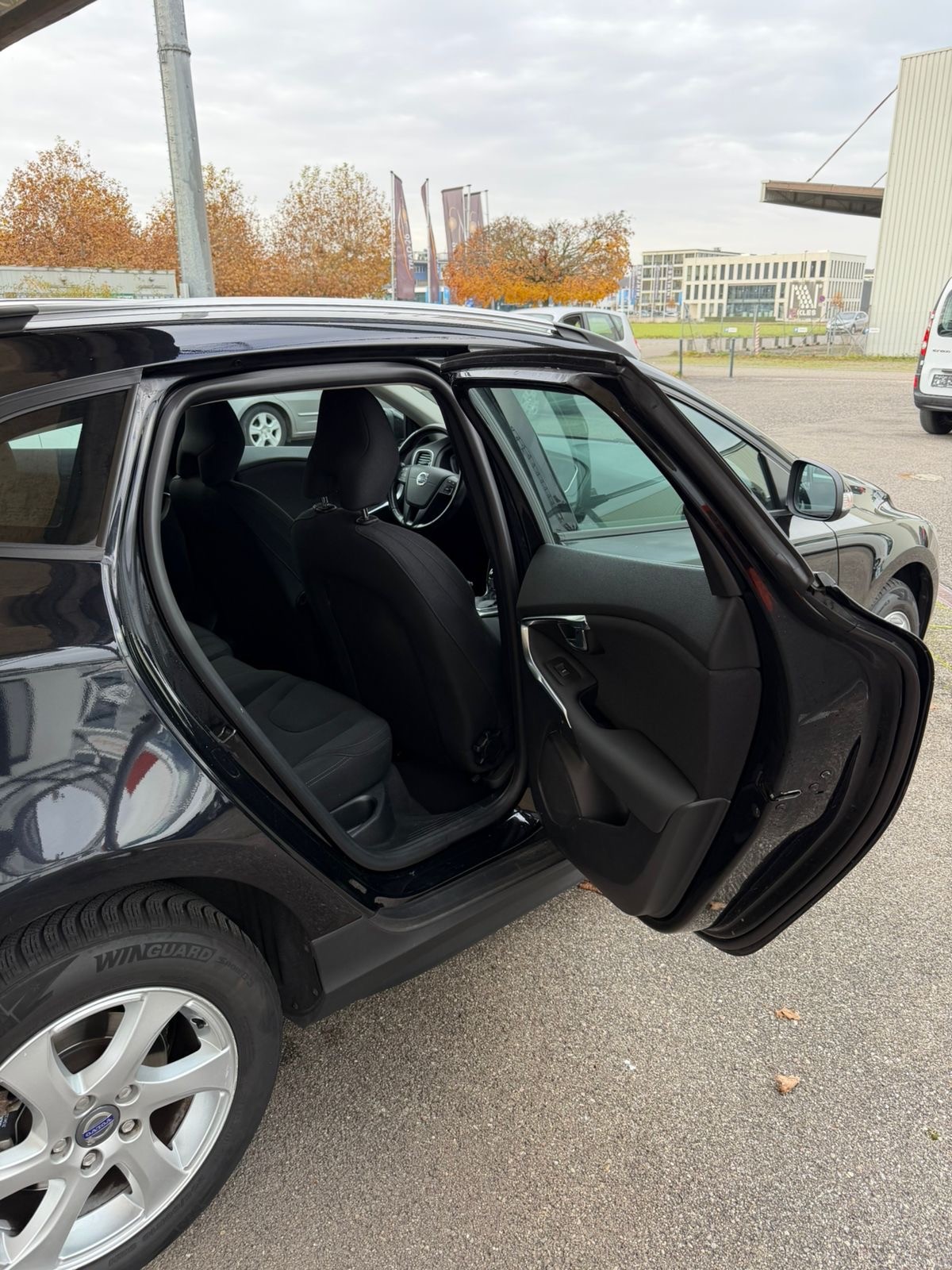 VOLVO V40 Cross Country T4 2.0 AWD Family Ed. Geartr.-image-12