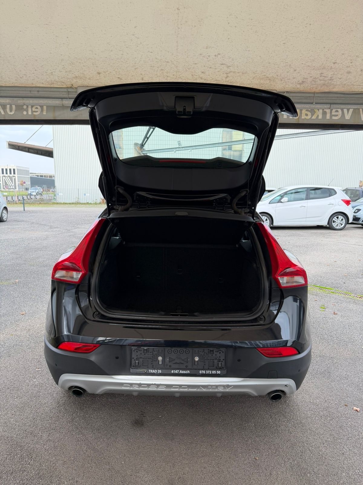 VOLVO V40 Cross Country T4 2.0 AWD Family Ed. Geartr.-image-6