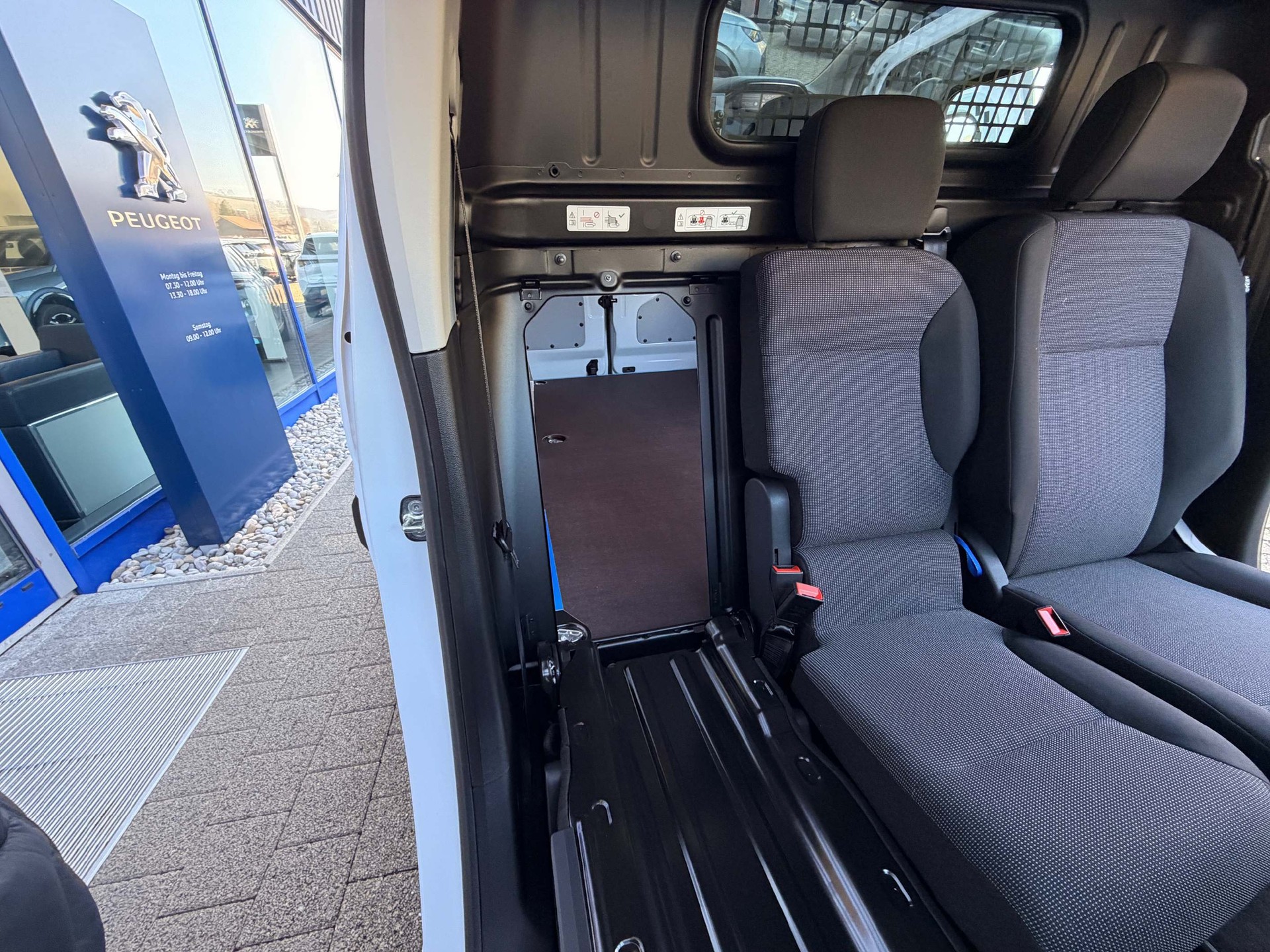 PEUGEOT Partner Kaw. 1000 Long 1.5 BlueHDI 130 S/S 4x4-image-9