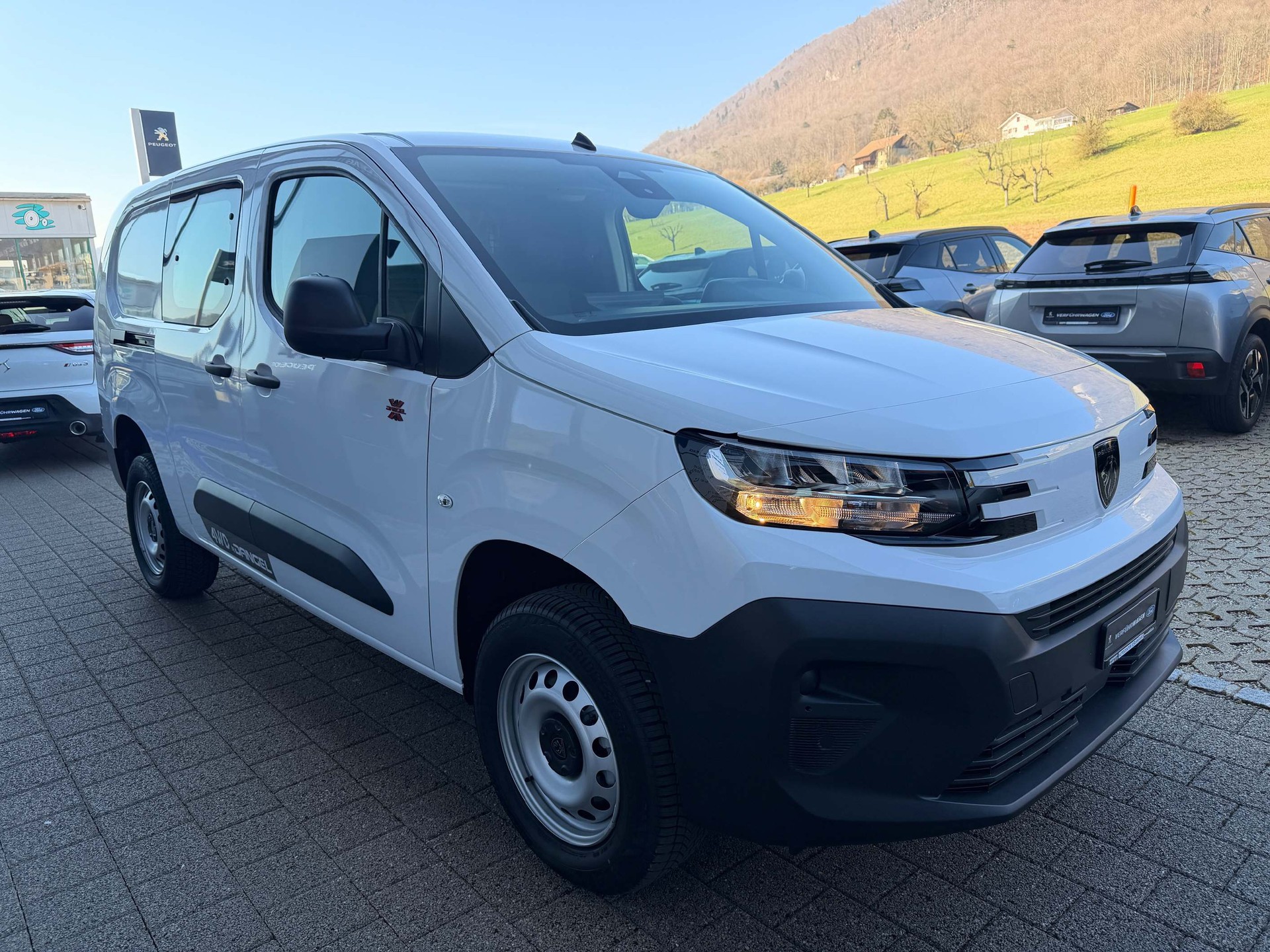 PEUGEOT Partner Kaw. 1000 Long 1.5 BlueHDI 130 S/S 4x4-showroom-element-3